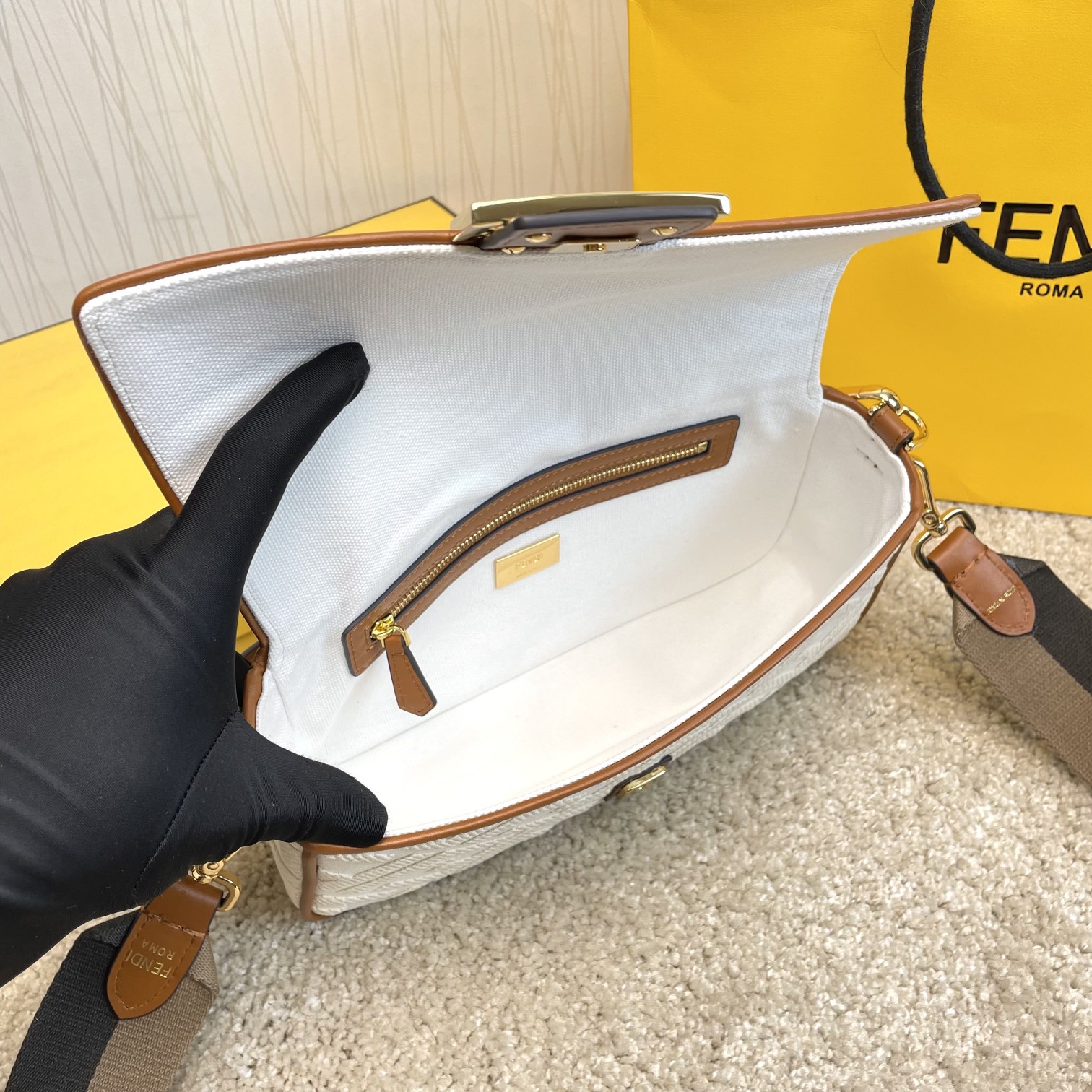 Fendi 名称： Mon Tresor 立体绣花法棍