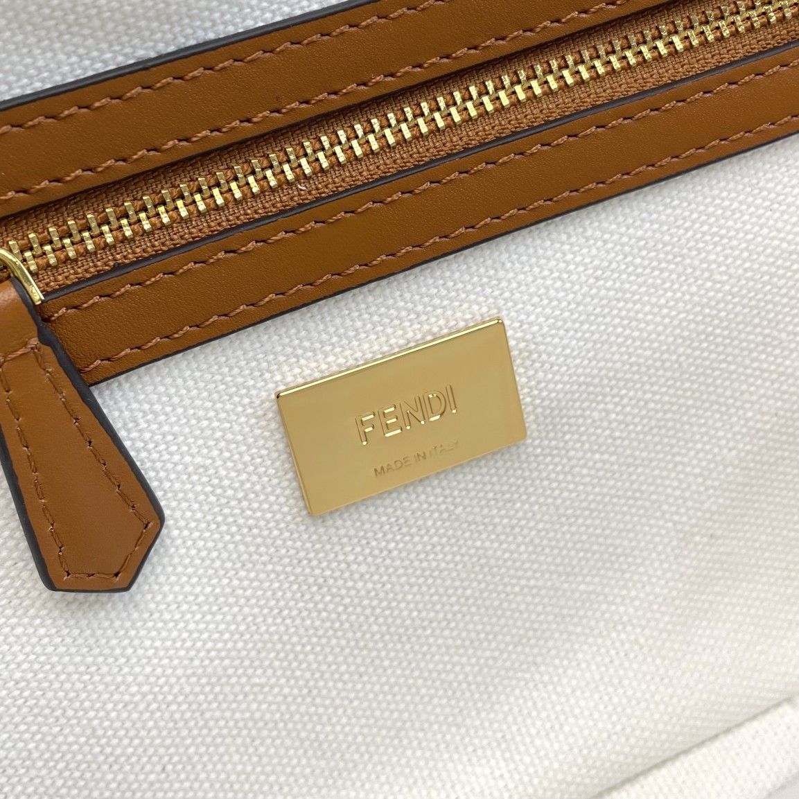 Fendi 名称： Mon Tresor 立体绣花法棍