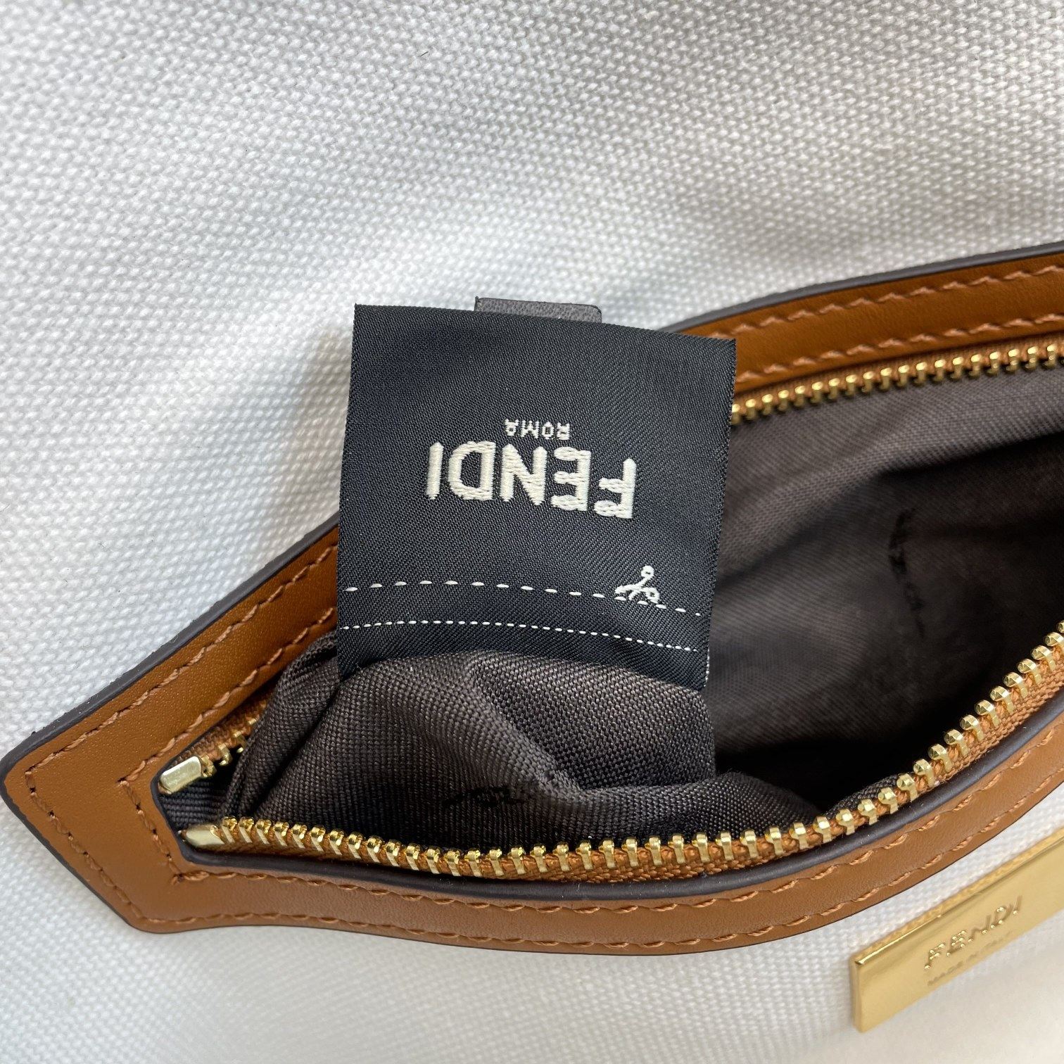 Fendi 名称： Mon Tresor 立体绣花法棍