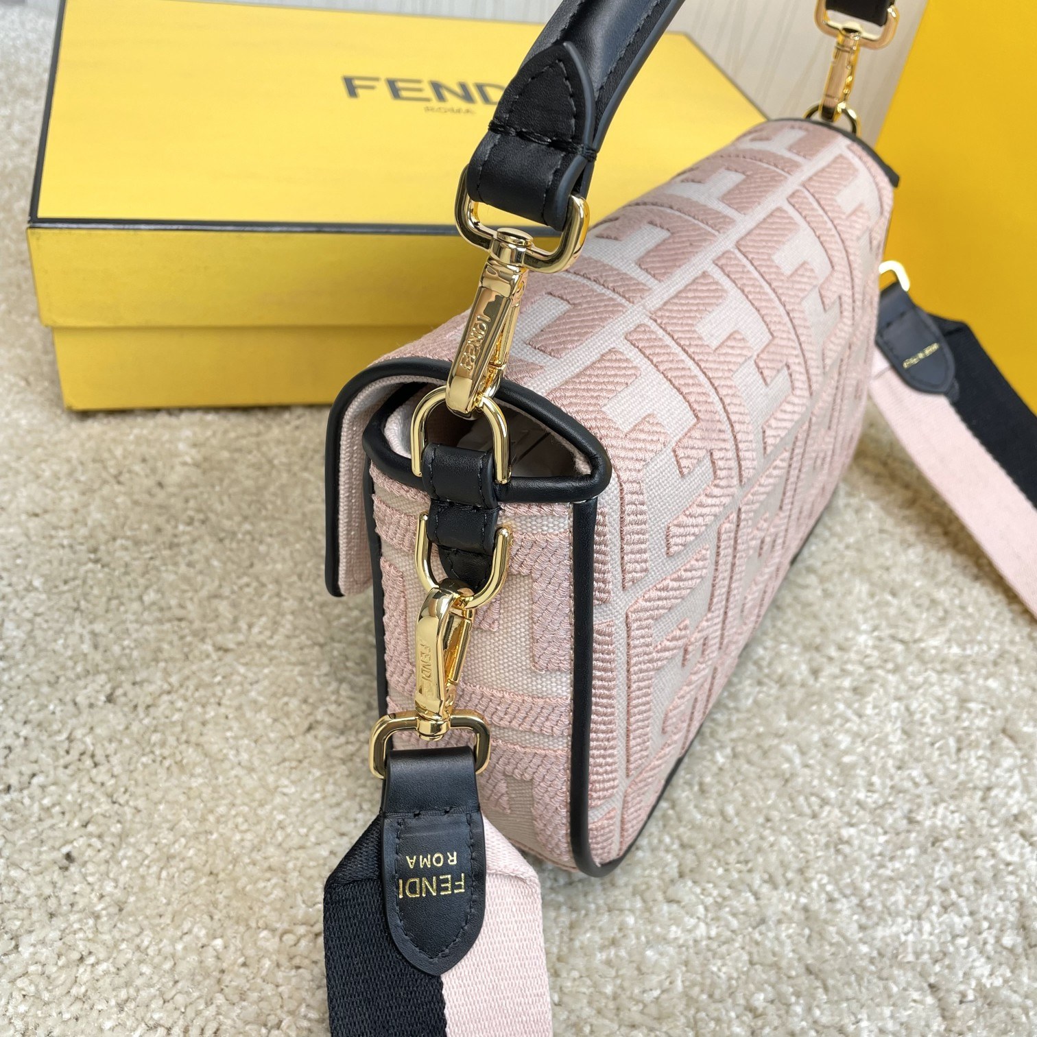 Fendi 名称： Mon Tresor 立体绣花法棍