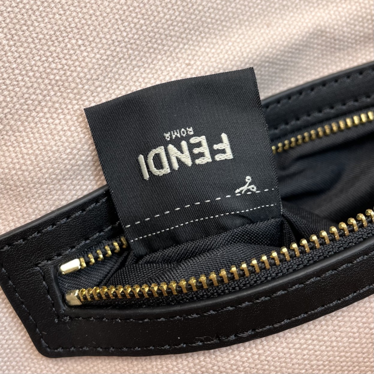 Fendi 名称： Mon Tresor 立体绣花法棍