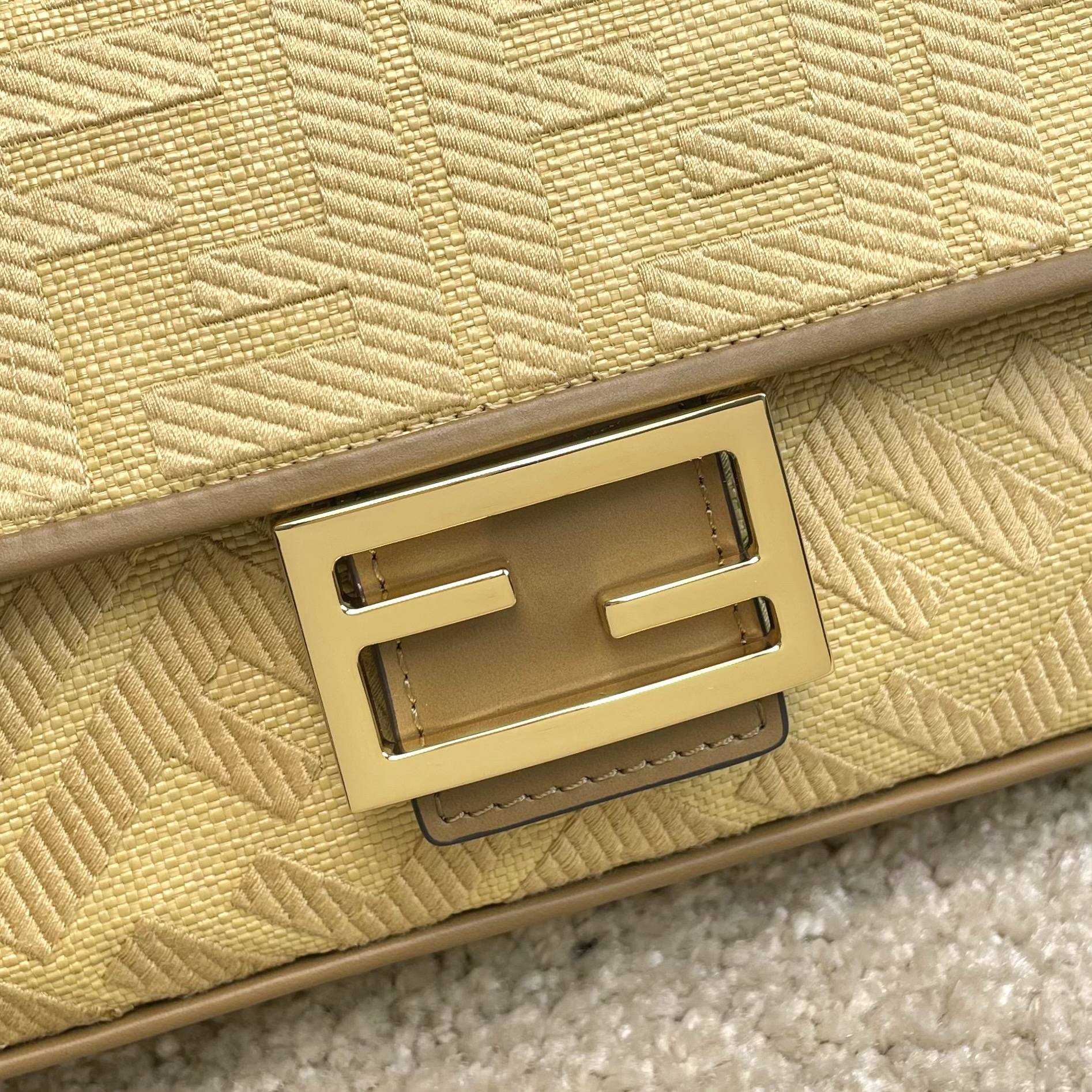 Fendi 名称： Mon Tresor 立体绣花法棍