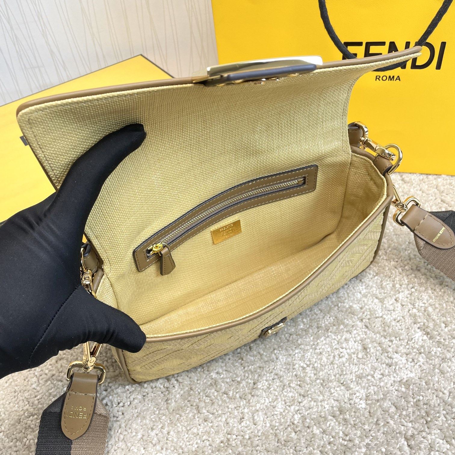 Fendi 名称： Mon Tresor 立体绣花法棍