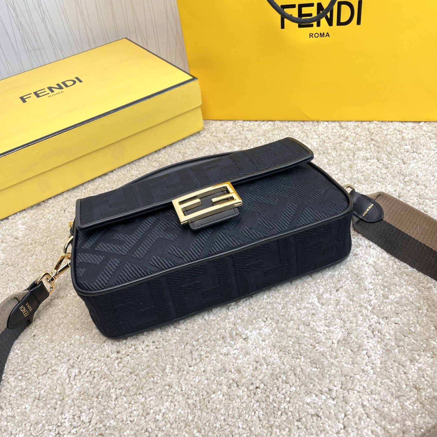 Fendi 名称： Mon Tresor 立体绣花法棍