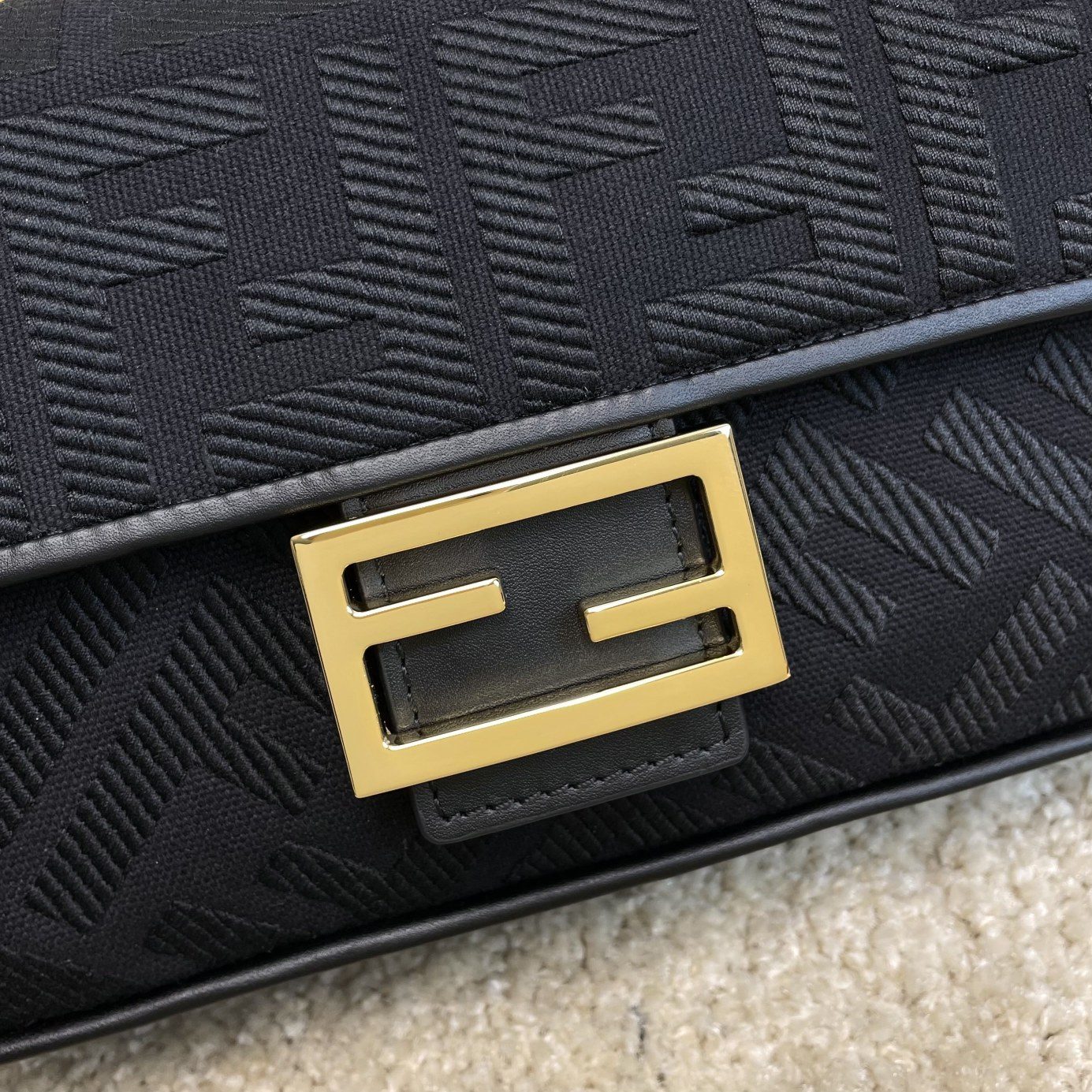 Fendi 名称： Mon Tresor 立体绣花法棍