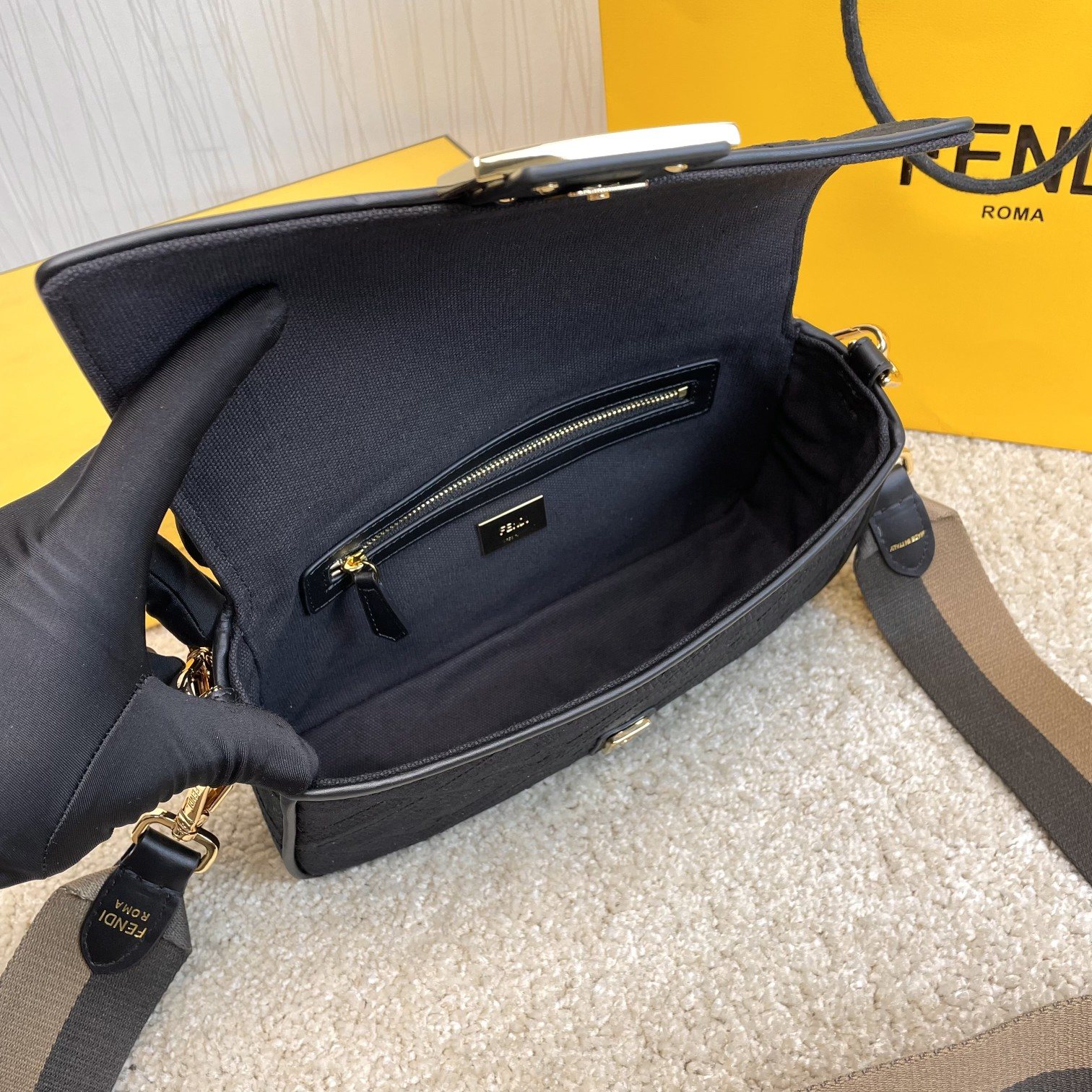 Fendi 名称： Mon Tresor 立体绣花法棍