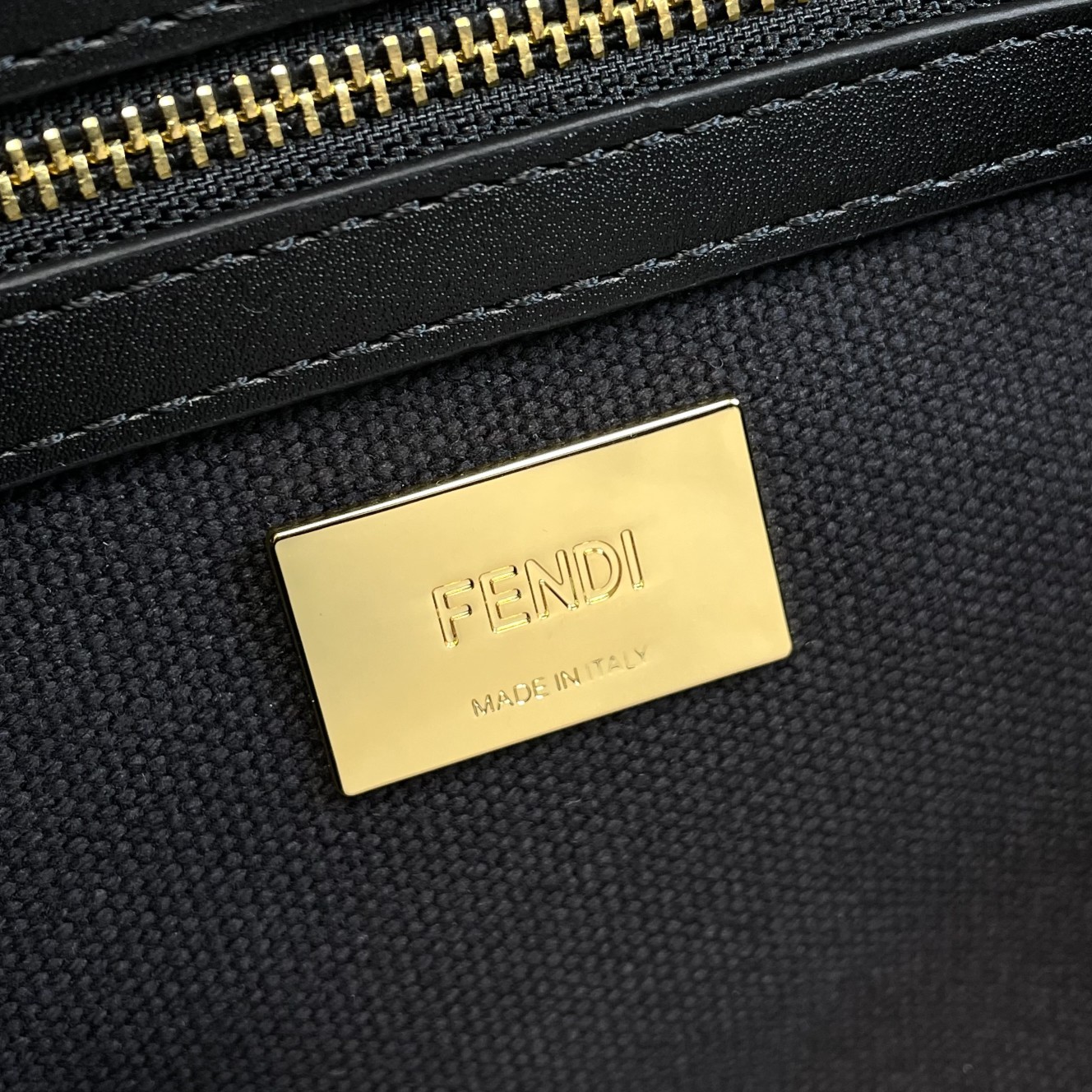 Fendi 名称： Mon Tresor 立体绣花法棍