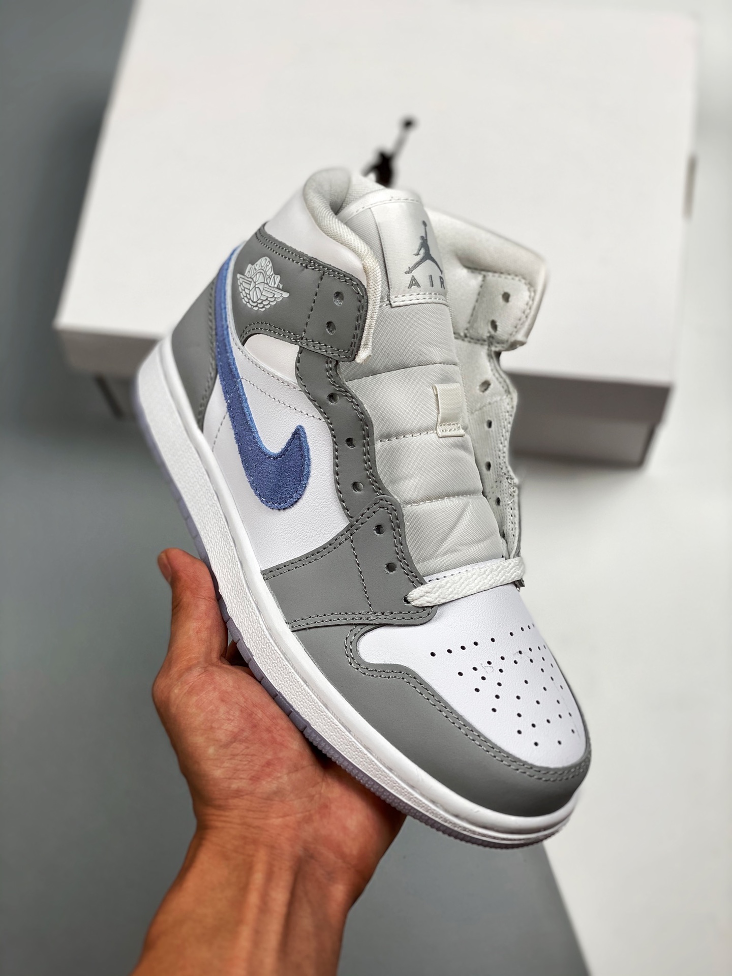 Apoyo en tienda 3 Versión que pasa la autenticación Air Jordan 1 Mid azul hielo, gris humo, la mejor caña media del mer…