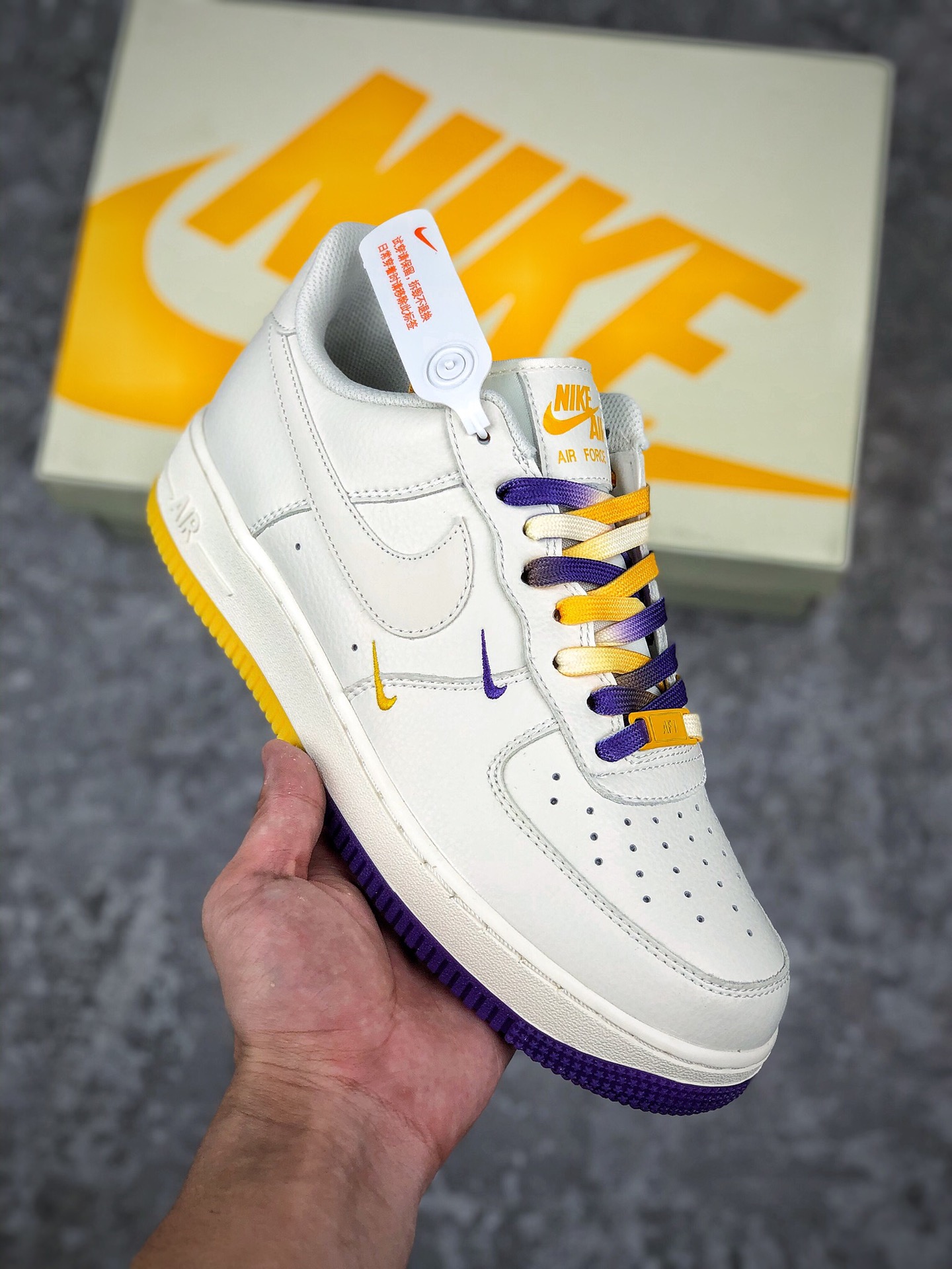  支持放店
海外限量发售 公司级 Nike Air Force 1 Low ’07 “紫金湖人”洛杉矶城市限定低帮空军一号休闲板鞋 定制头成皮料 3M反光 原楦原纸板 水晶双色大底 纯正版型 内置全掌气垫 货号：CT1989-106 
Size：36 36.5 37.5 38 38.5 39 40 40.5 41 42 42.5 43 44 44.5 45