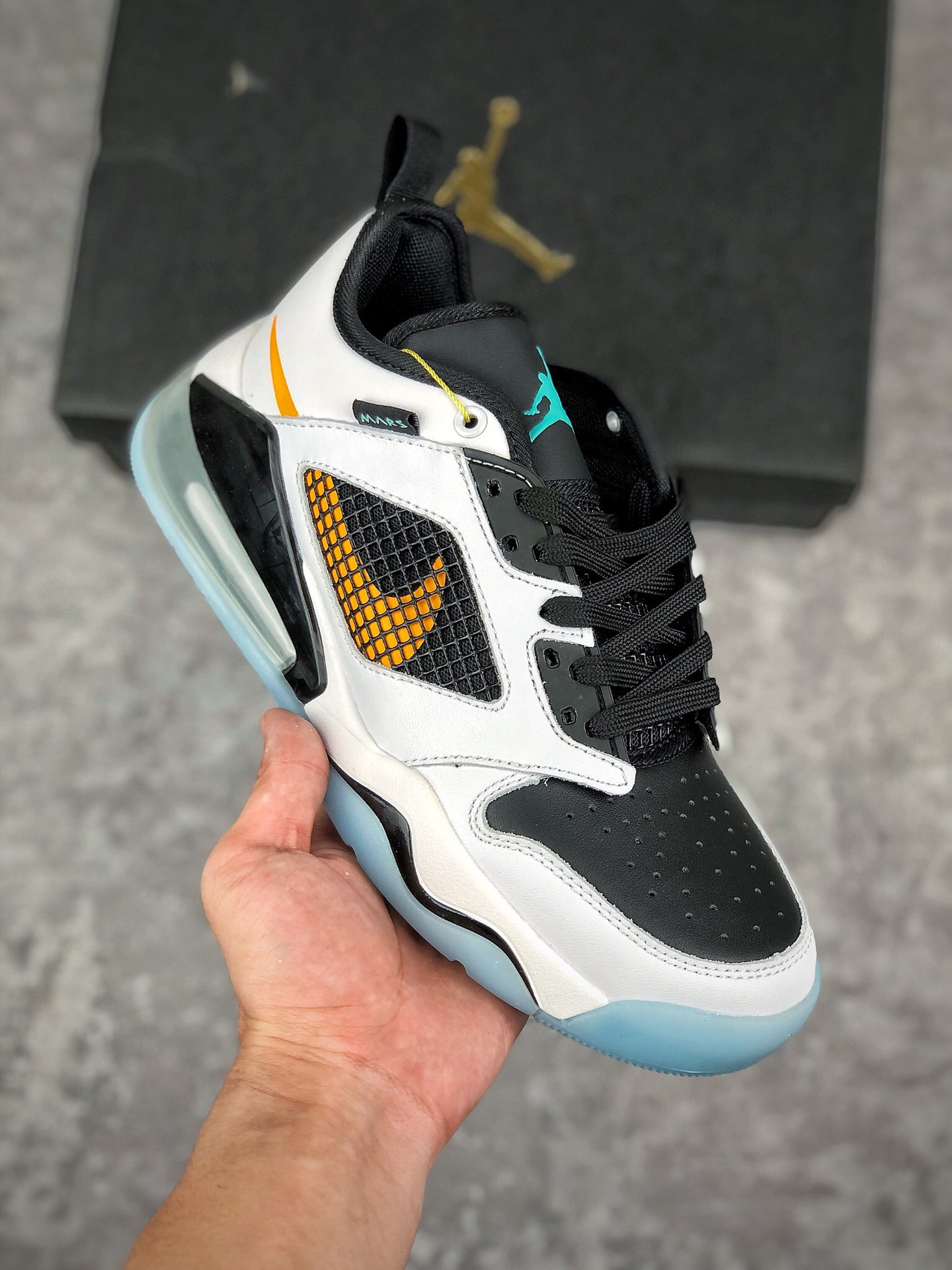  支持放店
Air Jordan Mars 270 
官方同步上架 正确细节
合体鞋款半掌气垫缓冲篮球鞋
TPU组合鞋底 原盒原标 实战无压力
型号：CK1196-108
尺码 40 40.5 41 42 42.5 43 44 44.5 45 46