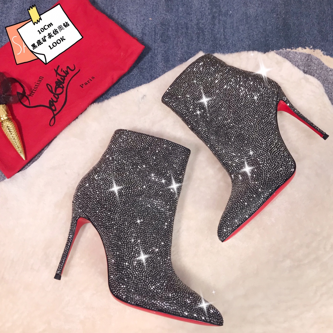 NO:337005,High-end customization - autumn and winter diamond boot series!  H10cm!  Size 34-42., Private mold trademark zipper, 902-003A black base ore ash diamond, official website synchronization Reference:902-003A Color:black Material:diamond Lining:sheep leather Heel height:10Cm Sole:leather sole Size:EUR 34-42 (US 4-11):,,boots19860909高端订制－秋冬钻石靴系列！ H10cm！尺码34-42.,私模商标拉链,902-003A黑底矿灰钻,官网同步 Reference:902-003A Color:black Material:diamond Lining:sheep leather Heel heigh:10Cm Sole:leather sole Size:EUR 34－42（US 4一11) :,,boots,Women's Shoes