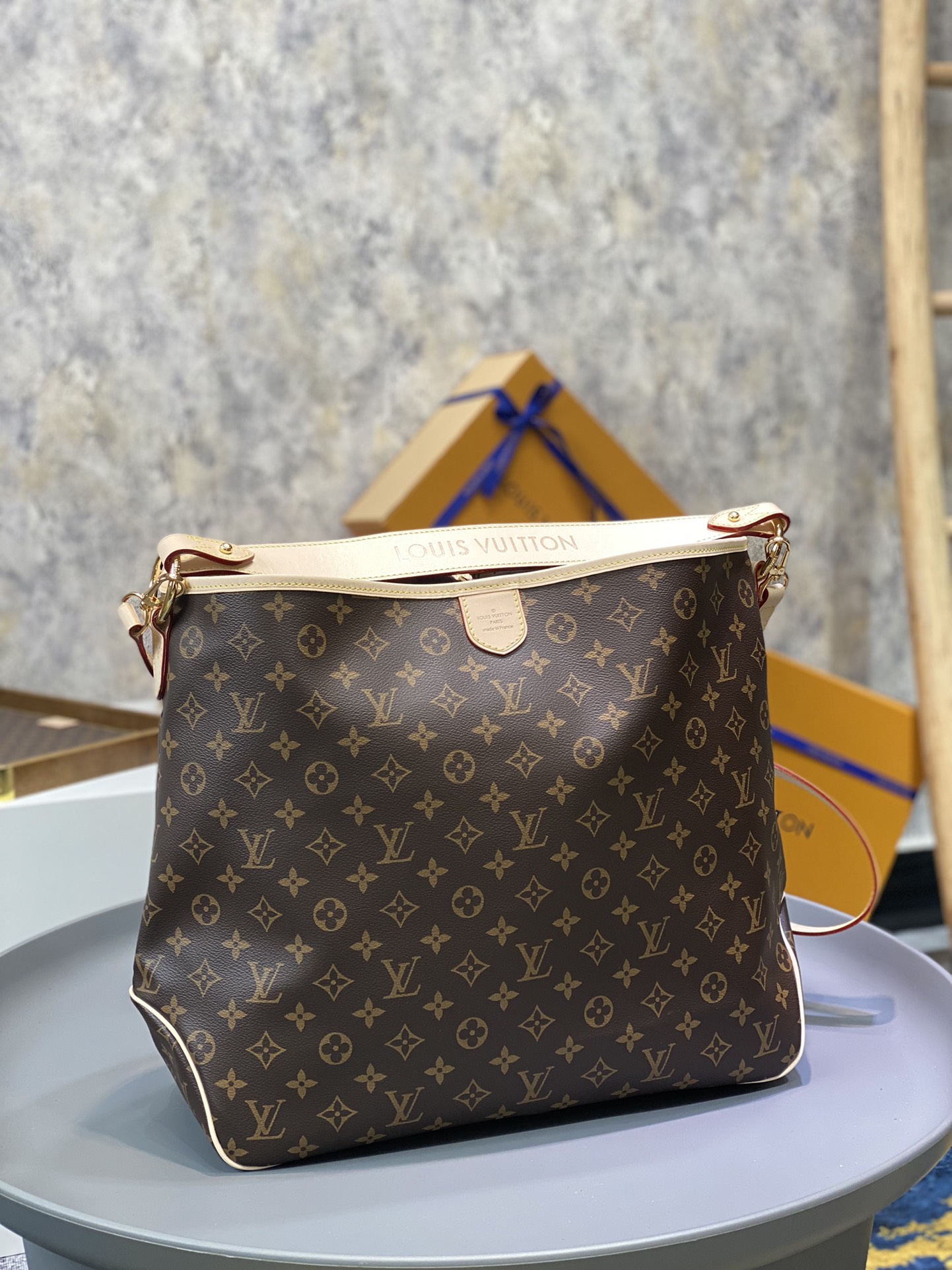 NO:176565,Exclusive duty-free version M40353 pairs Shopping bag series GRACEFUL shopping bag GRACEFUL shopping bag with shoulder straps Original monogram canvas texture with all steel hardware Exquisite flower pairing Fashionable and fashionable Suitable for mixing and matching of various styles Lightweight and super large capacity design Light and practical. Size 52.0 × 30.0 × 20.0 cm,19860909独家免税版本M40353对版 购物袋系列 GRACEFUL 购物包 GRACEFUL 购物包配肩带 原厂monogram帆布质地配配全钢五金 精致对花 时尚洋气 适合多种风格混搭 轻便且超大容量设计 轻便实用.尺寸52.0 × 30.0 × 20.0 cm,,Bag