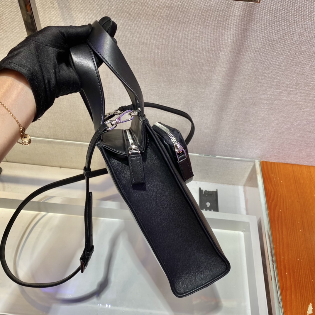 PRADA普拉达进口小羊皮女士托特包1BG418