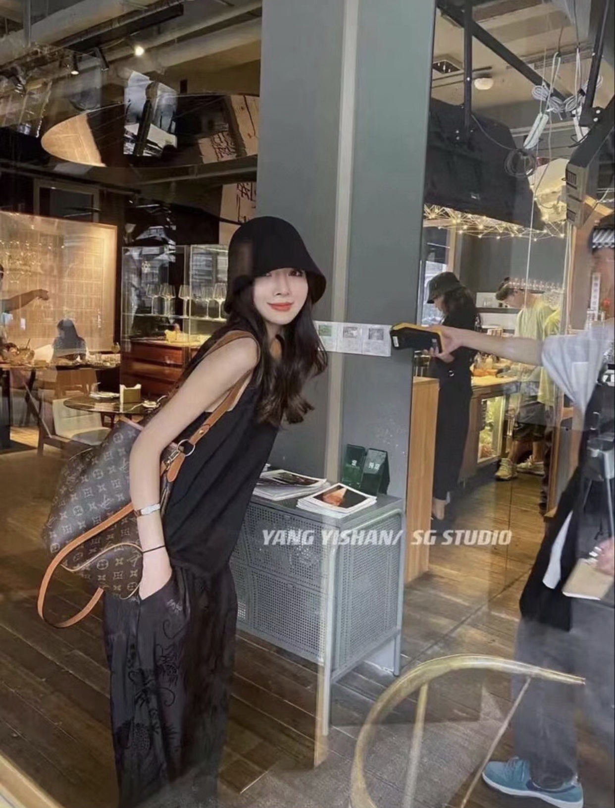 NO:176524,Model upper body renderings,19860909模特上身效果图,,Bag