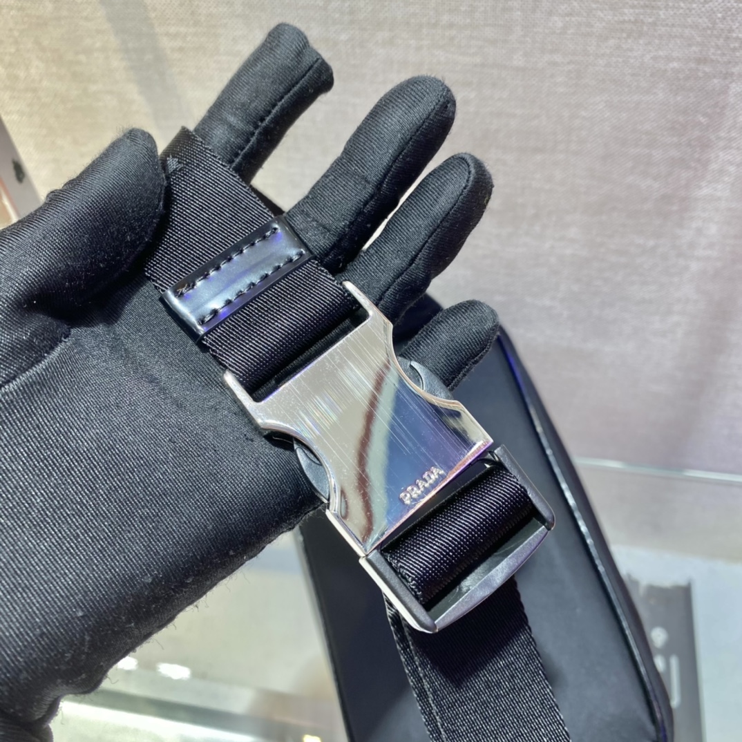 PRADA普拉达Re-Nylon再生尼龙材质新款腰包/胸包2VL977