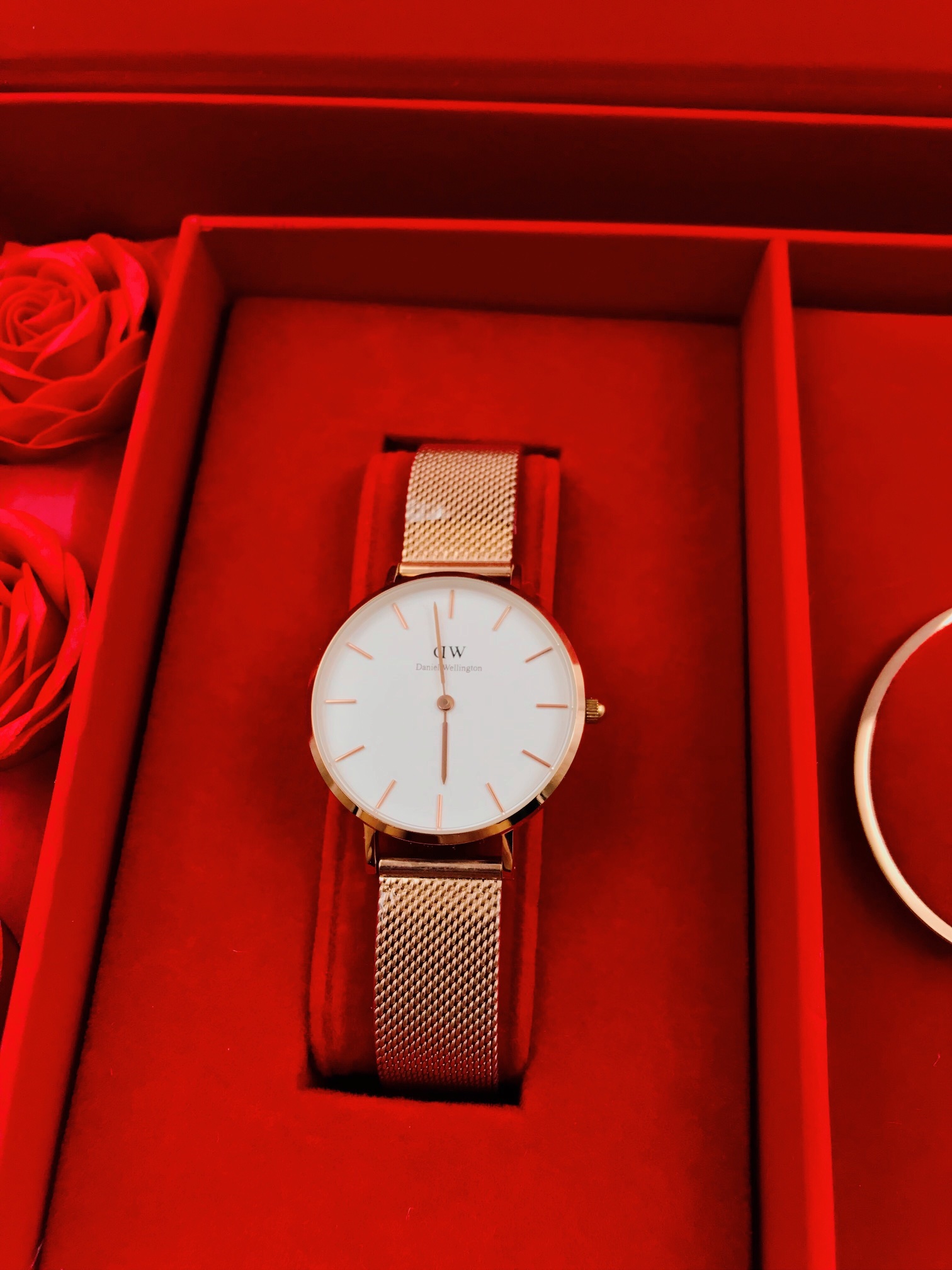 「💰140原单货❗抖音、小红书爆款🔥」“情人节礼品”数量有限现货主推[勾引]正品品质爆版DW套装！手表与手镯款式任意选择。送爱人 送情人绝对够大气[色]
