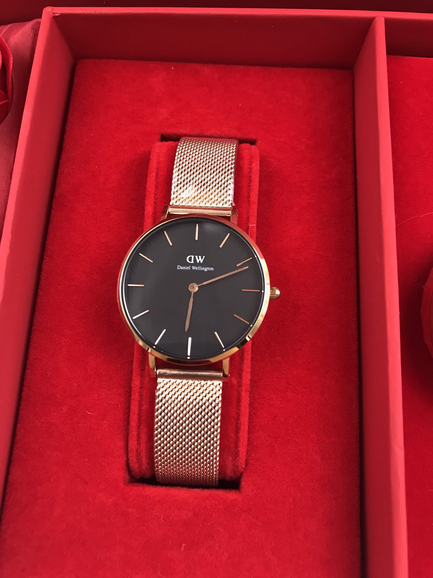 「💰140原单货❗抖音、小红书爆款🔥」“情人节礼品”数量有限现货主推[勾引]正品品质爆版DW套装！手表与手镯款式任意选择。送爱人 送情人绝对够大气[色]