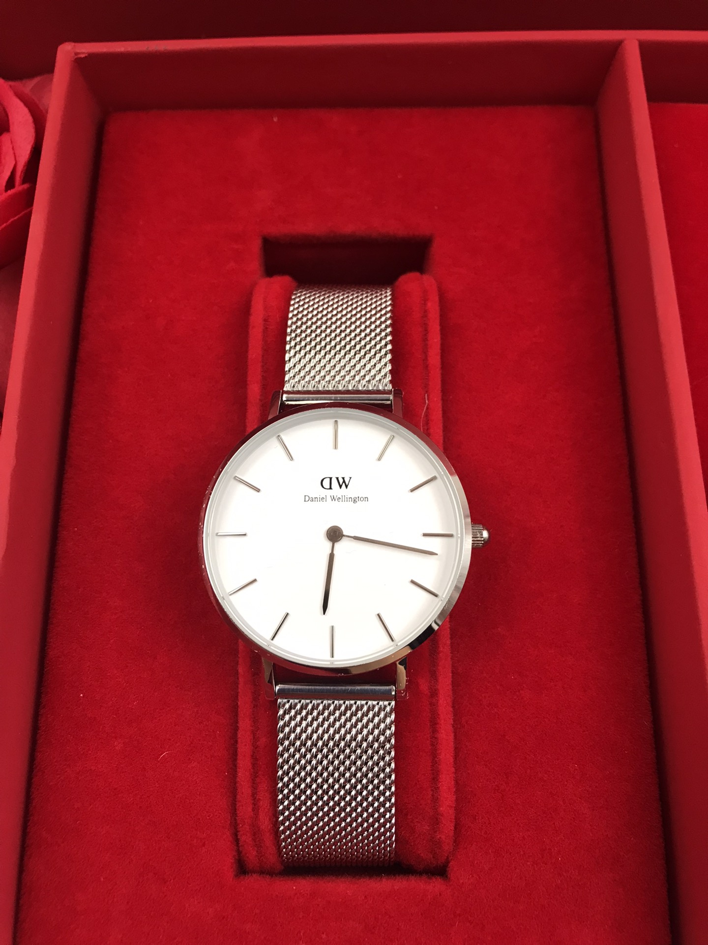 「💰140原单货❗抖音、小红书爆款🔥」“情人节礼品”数量有限现货主推[勾引]正品品质爆版DW套装！手表与手镯款式任意选择。送爱人 送情人绝对够大气[色]