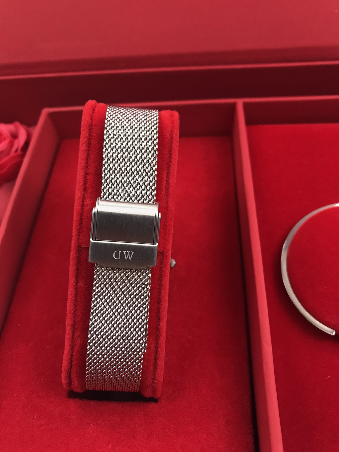 「💰140原单货❗抖音、小红书爆款🔥」“情人节礼品”数量有限现货主推[勾引]正品品质爆版DW套装！手表与手镯款式任意选择。送爱人 送情人绝对够大气[色]