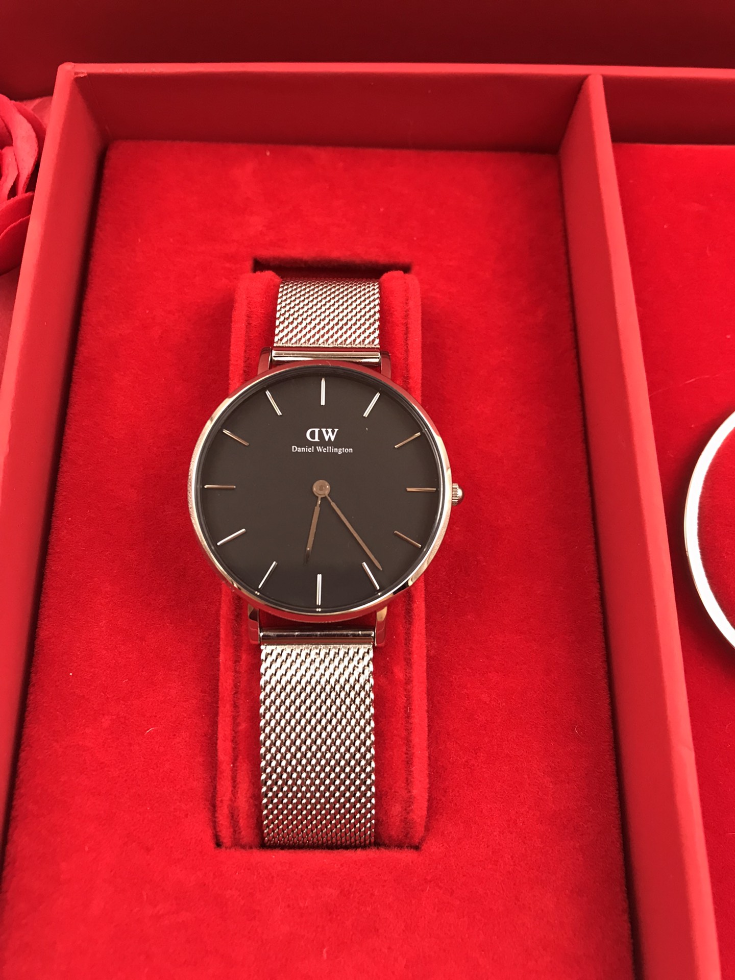 「💰140原单货❗抖音、小红书爆款🔥」“情人节礼品”数量有限现货主推[勾引]正品品质爆版DW套装！手表与手镯款式任意选择。送爱人 送情人绝对够大气[色]