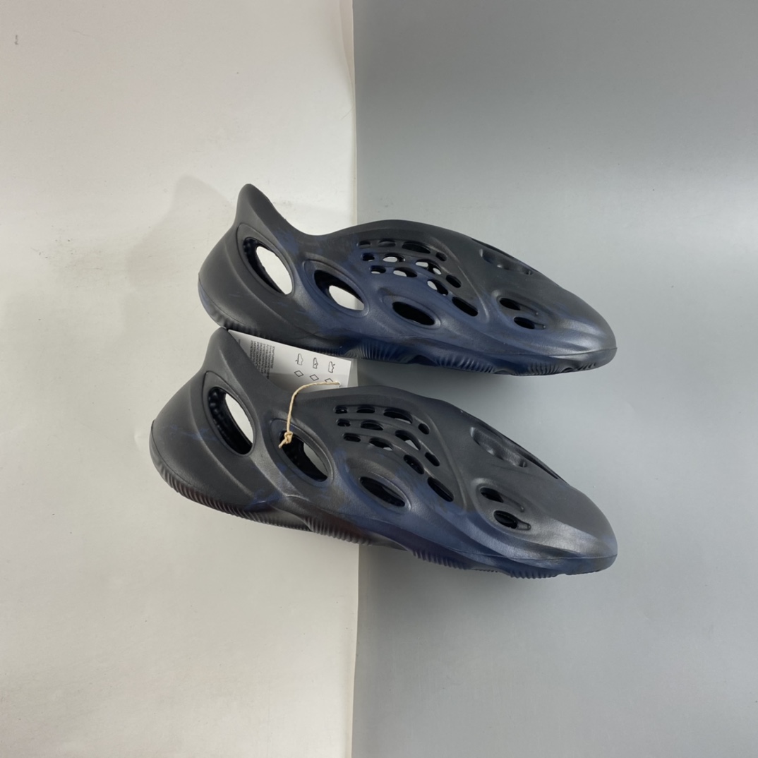 P120  侃爷再度联乘Kanye West x adidas Yeezy Foam Runner Slide 椰子户外风格包头运动沙滩凉拖防滑洞洞跑步凉鞋 GV7903
