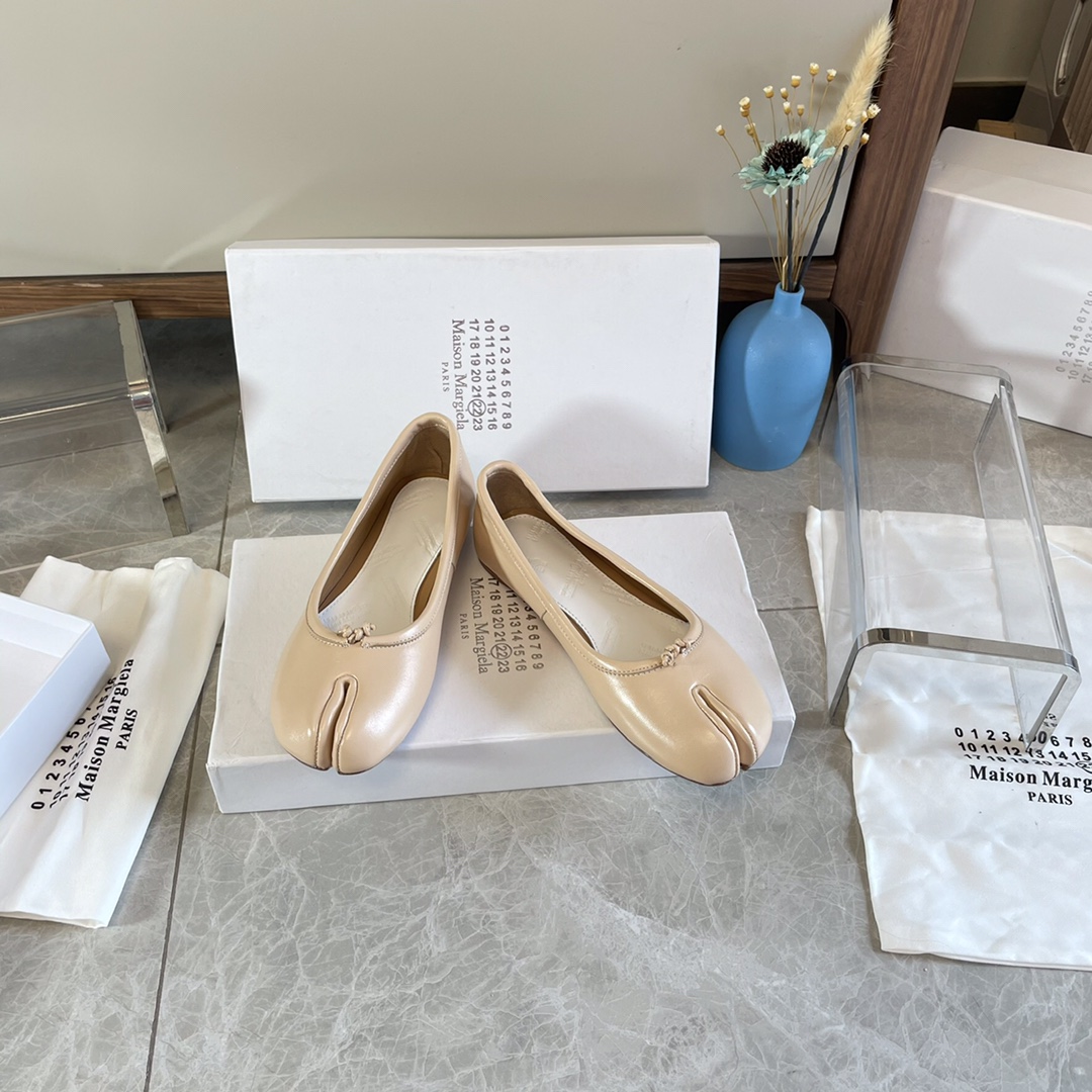 Maison Margiela Tabi Split-Toe Leather Ballet Flats, Beige, Size 35-40 6 i1627293869 2751 3
