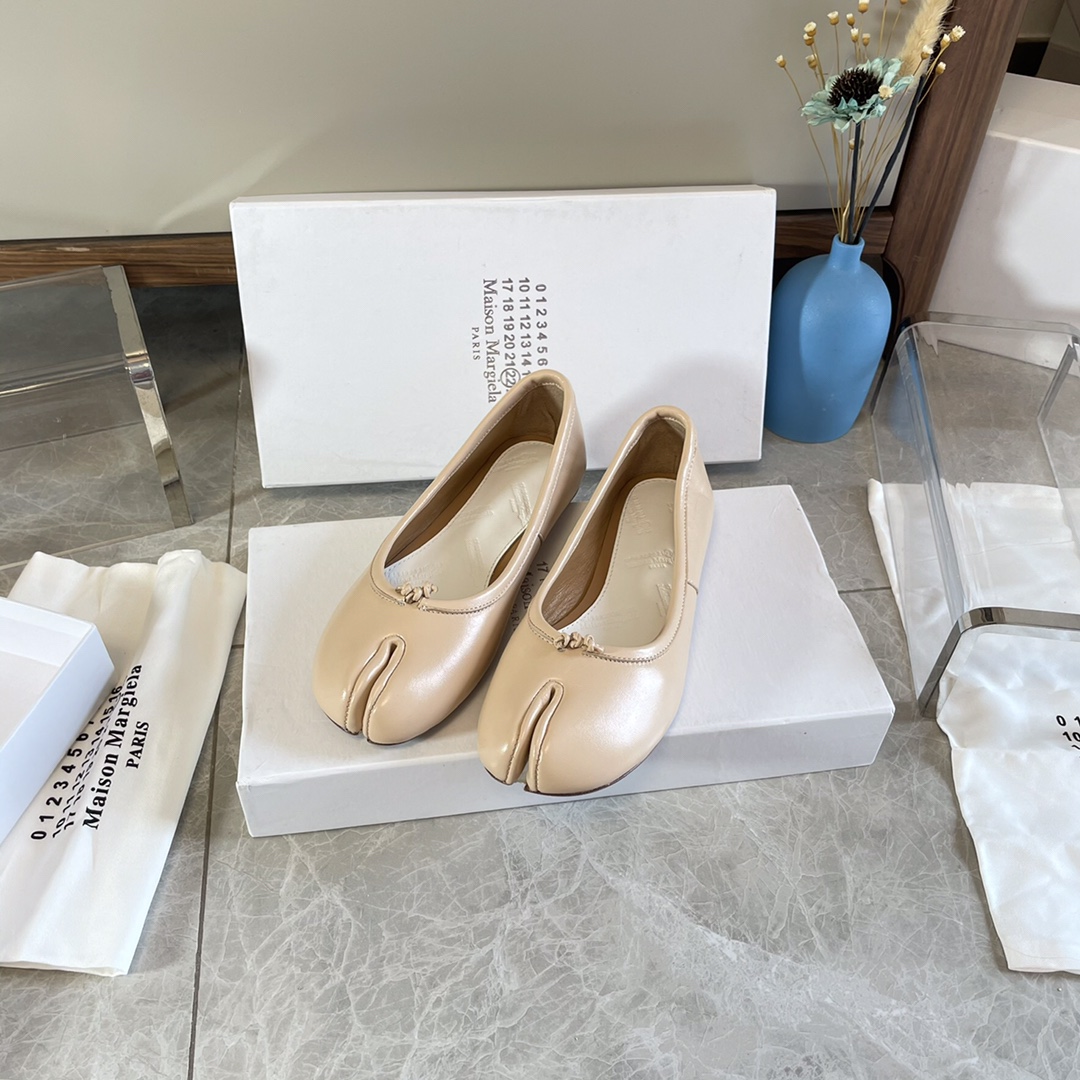 Maison Margiela Tabi Split-Toe Leather Ballet Flats, Beige, Size 35-40 4 i1627293869 3408 1