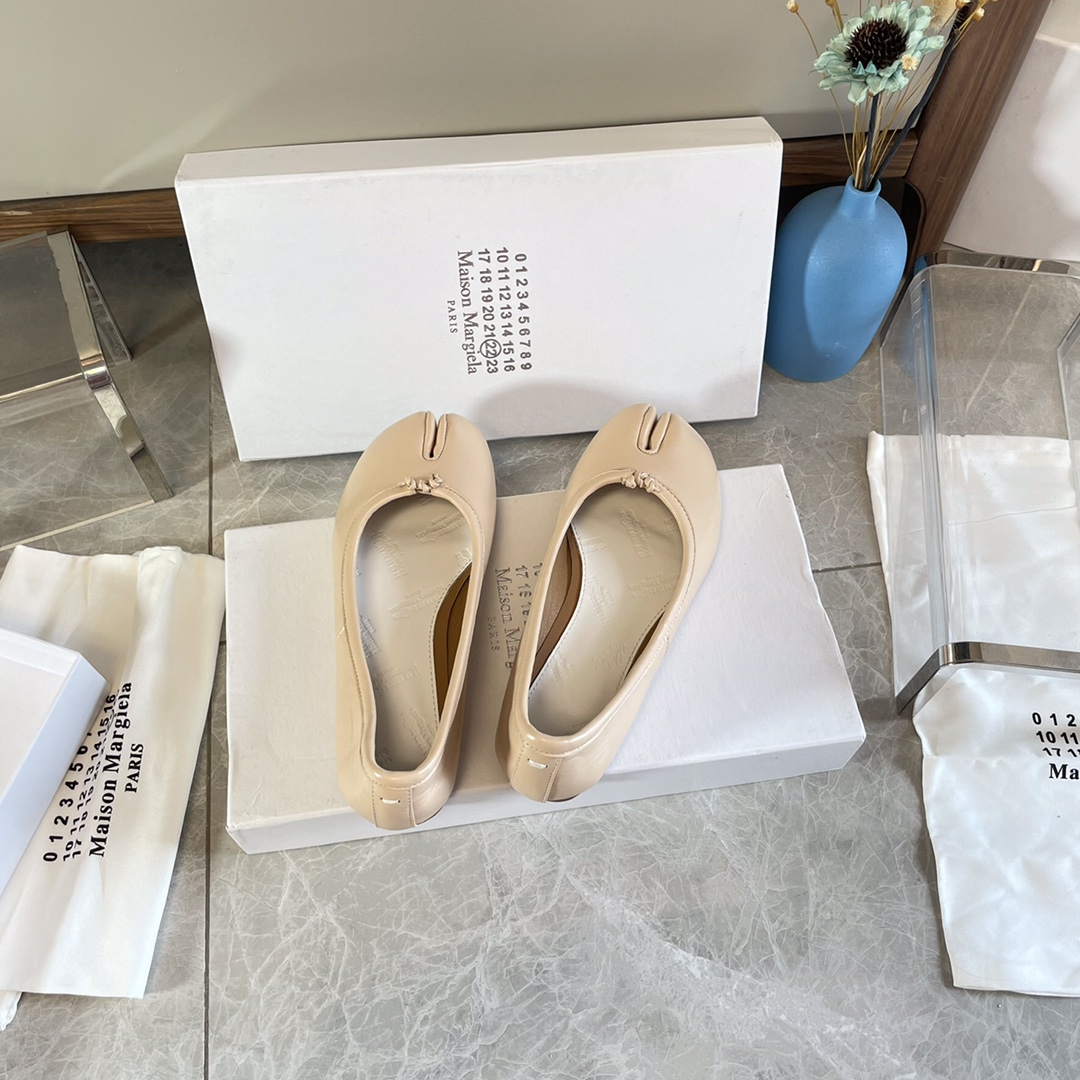 Maison Margiela Tabi Split-Toe Leather Ballet Flats, Beige, Size 35-40 8 i1627293869 4240 6