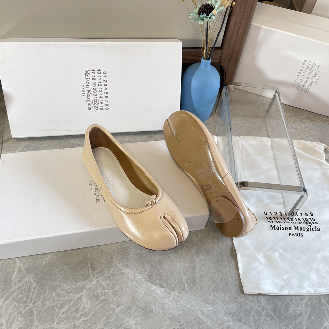 Maison Margiela Tabi Split-Toe Leather Ballet Flats, Beige, Size 35-40 10 i1627293869 9118 8