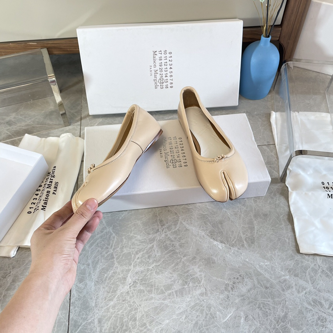 Maison Margiela Tabi Split-Toe Leather Ballet Flats, Beige, Size 35-40 7 i1627293869 9595 5