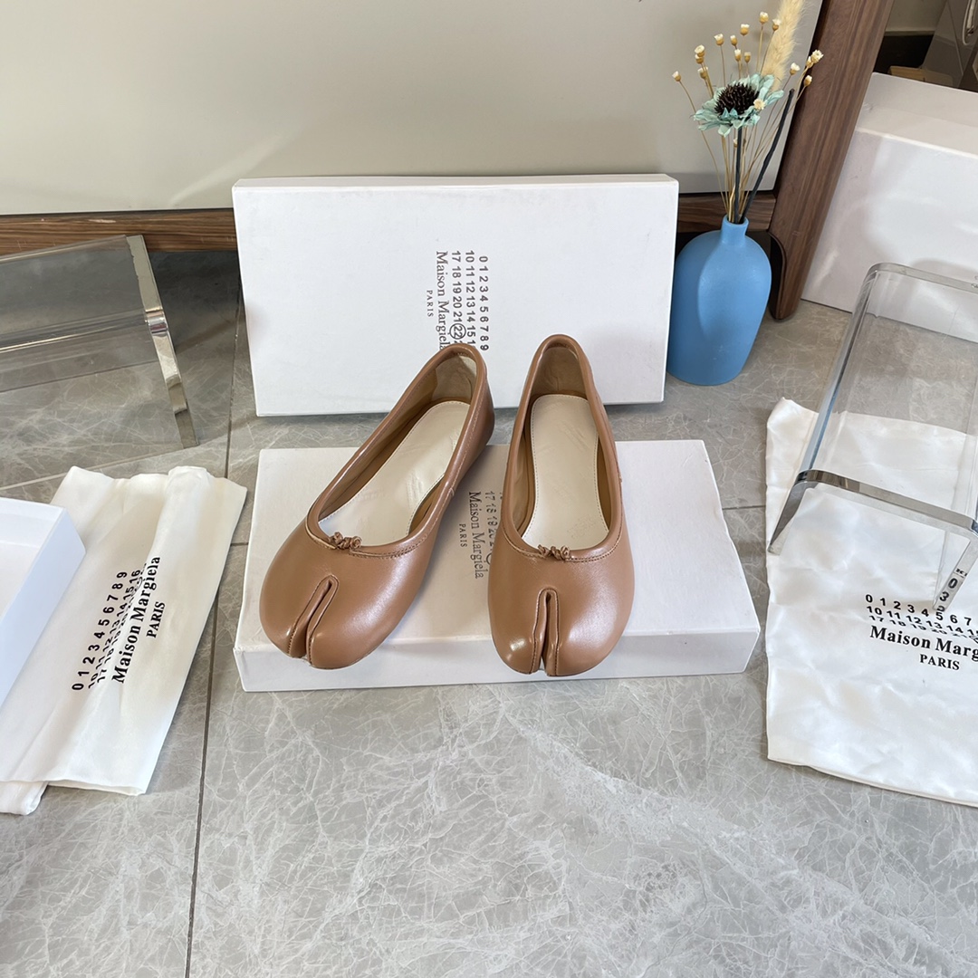 Maison Margiela Women's Tabi Leather Ballerina Shoes, Size 35-40 6 i1627293914 6797 3