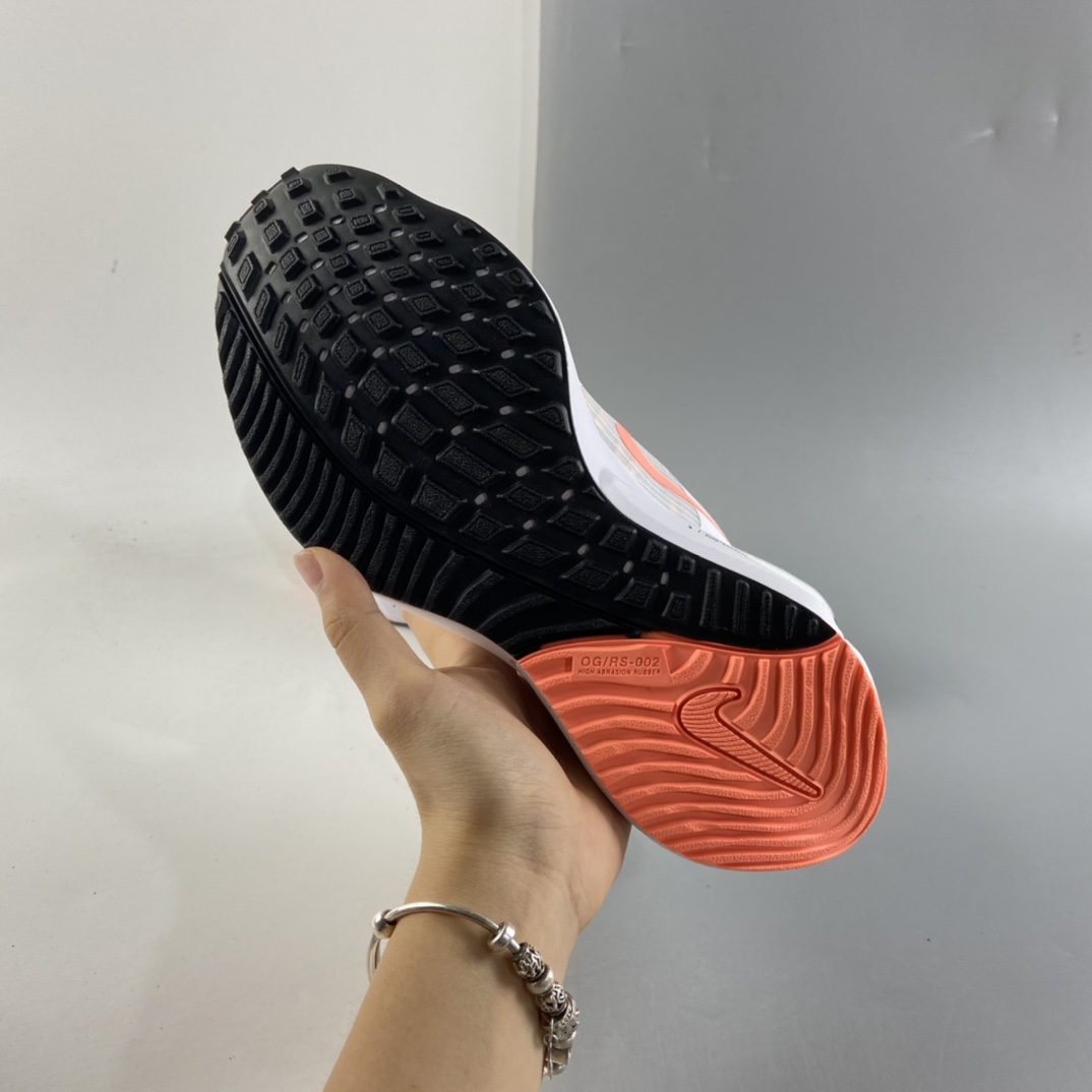 P190  Nike Air Zoom Vomero 15 登月15代缓震透气跑步鞋 CU1856-102