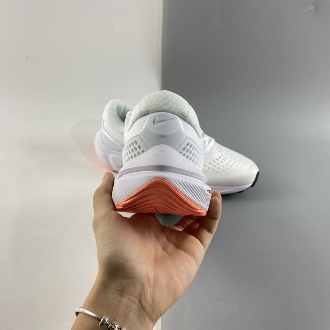 P190  Nike Air Zoom Vomero 15 登月15代缓震透气跑步鞋 CU1856-102