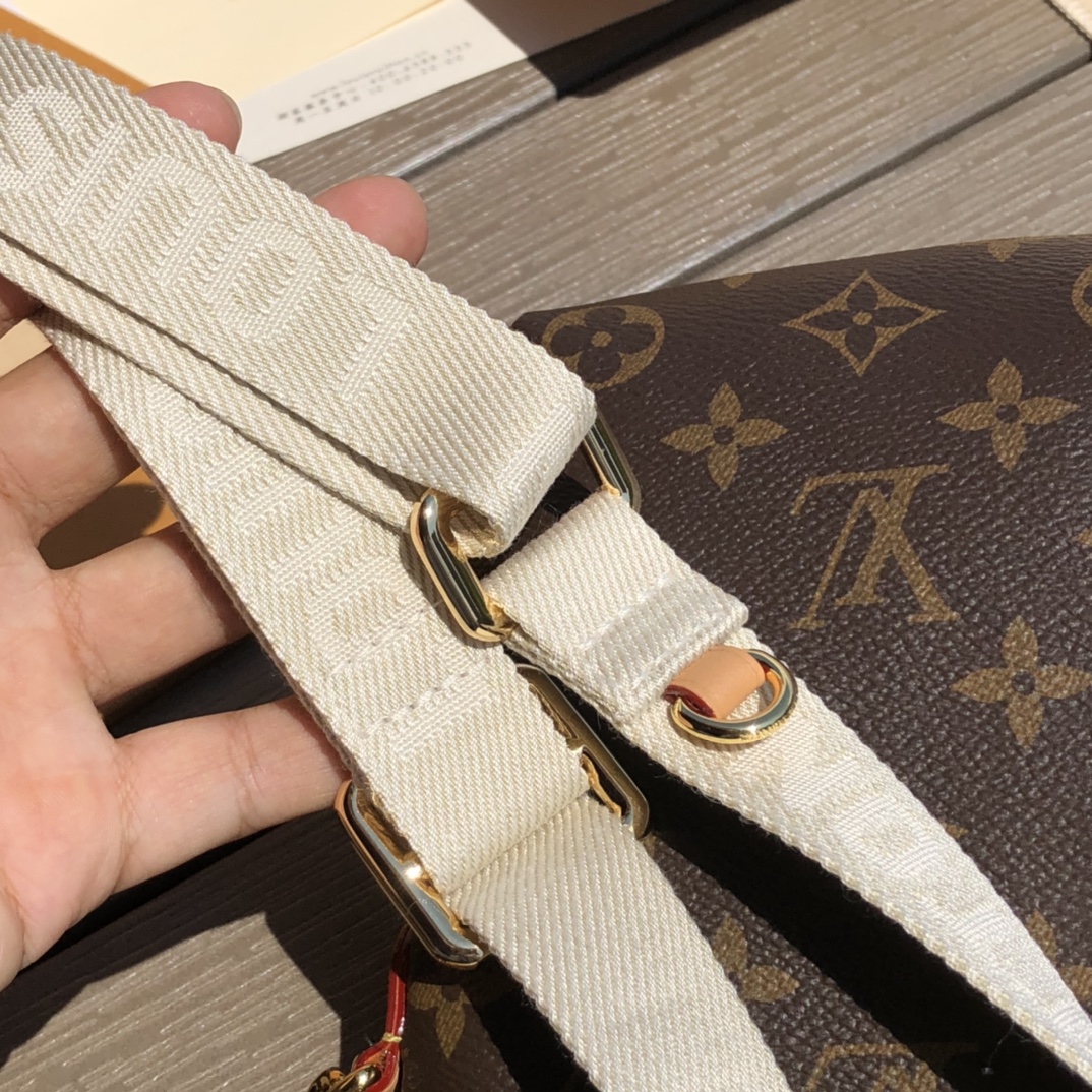 🌼 m80746尺寸：19×16×6cm LV海外渠道资源特供新款手机包❗️Utility Phone 