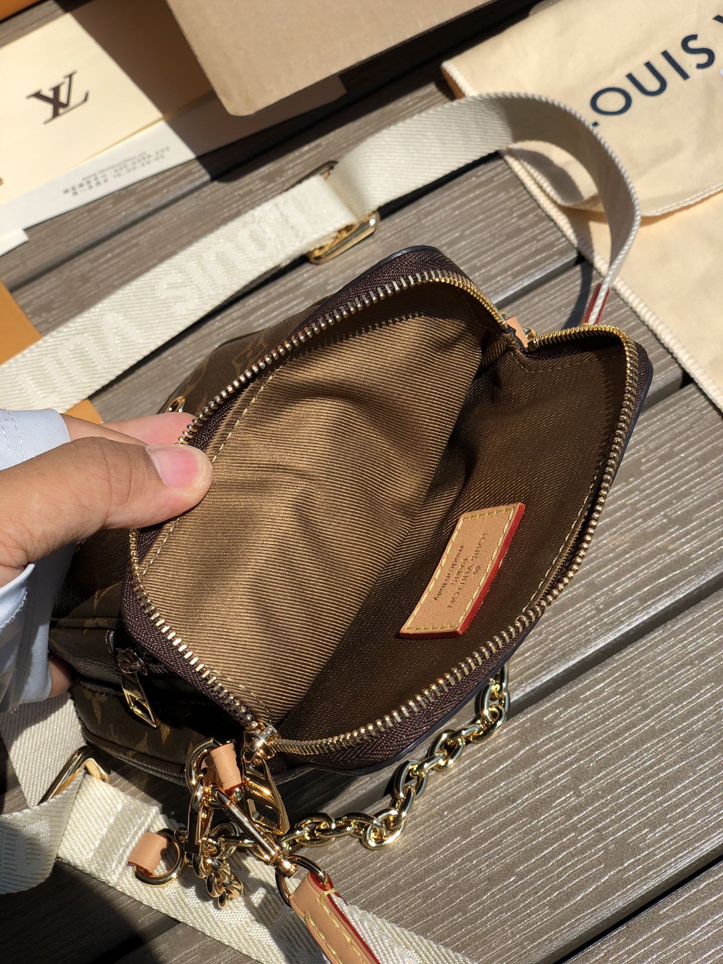 🌼 m80746尺寸：19×16×6cm LV海外渠道资源特供新款手机包❗️Utility Phone 