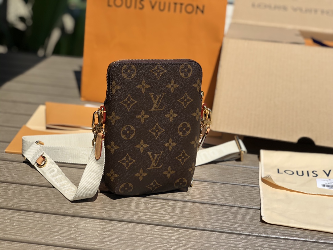 🌼 m80746尺寸：19×16×6cm LV海外渠道资源特供新款手机包❗️Utility Phone 