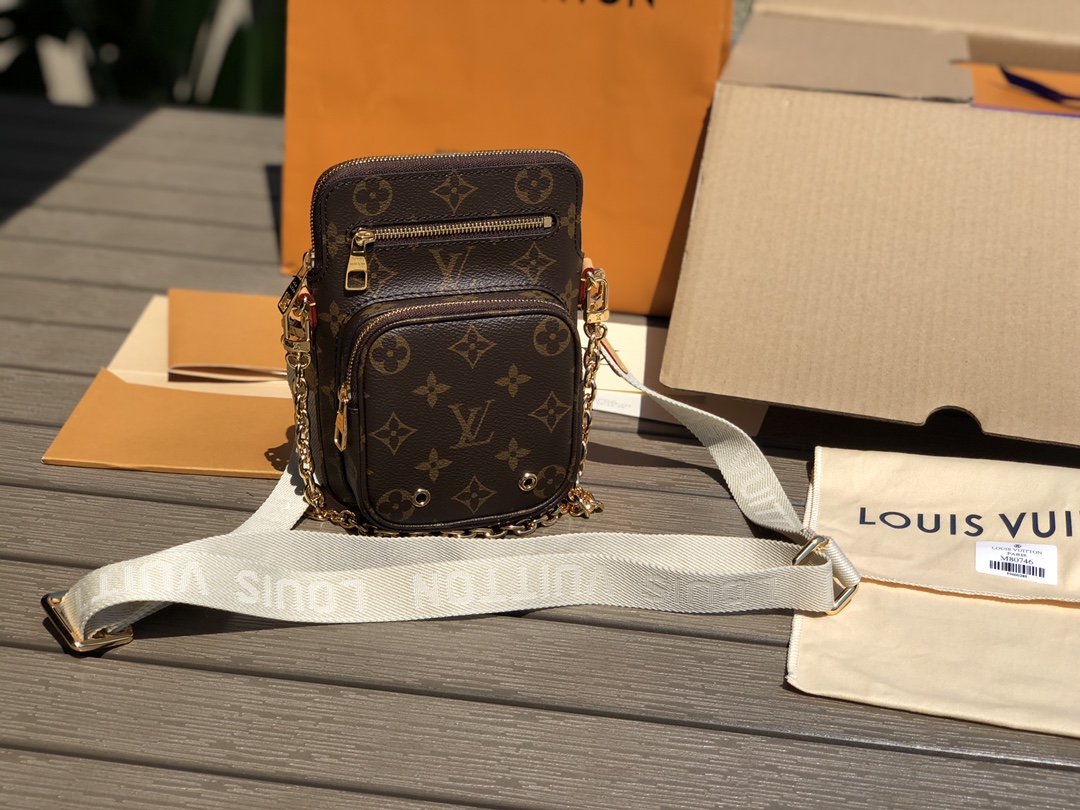 🌼 m80746尺寸：19×16×6cm LV海外渠道资源特供新款手机包❗️Utility Phone 