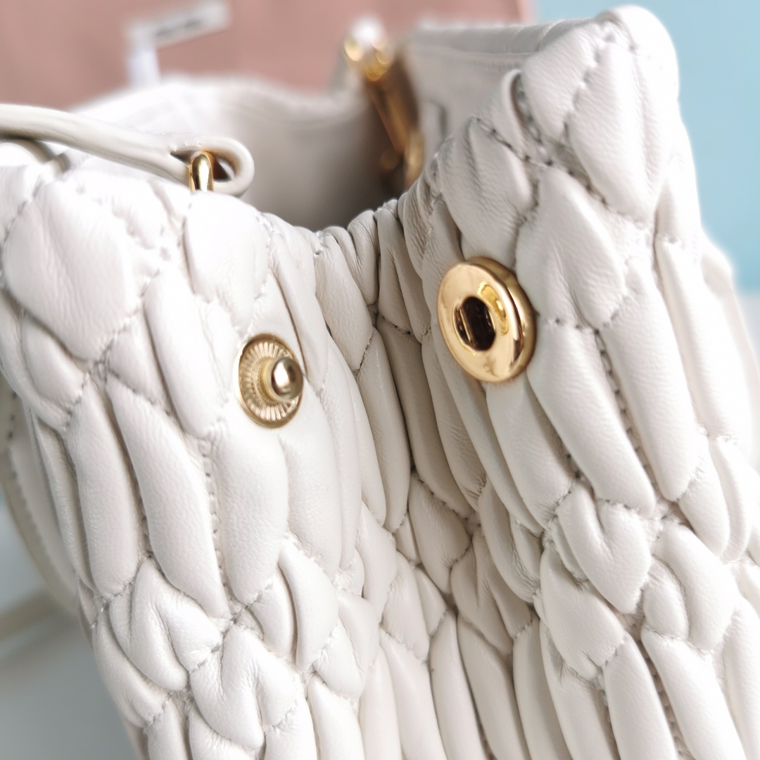 MIUMIU缪缪顶级进口CIoquel软羊皮新款水晶链钻包5BA067