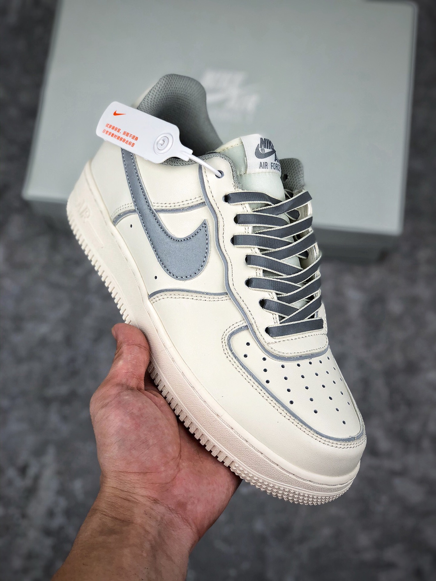  支持放店
Nk Air Force 1 Low 空军一号米白3M反光低帮休闲板鞋 BQ8228-366
尺码：36 36.5 37.5 38 38.5 39 40 40.5 41 42 42.5 43 44 44.5 45