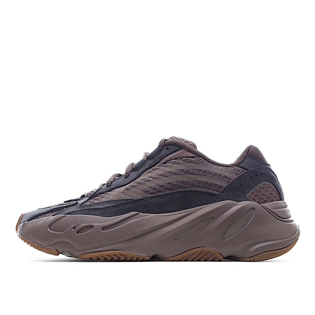 I0  Ad Yeezy Boost 700 “Enflame Amber” GZ0724 侃爷椰子700 黑灰椰子3M反光跑鞋 巴斯夫爆米花大底鞋面是以一个灰色进行展开，同时搭配黑色和墨紫色，中底用上了厚厚的橙黄色，也就是琥珀色，让整双鞋的视觉层次非常丰富;编织、皮革、麂皮在这双鞋子的应用很丰富，后帮部位左右对称的4个3M反光更显帅气