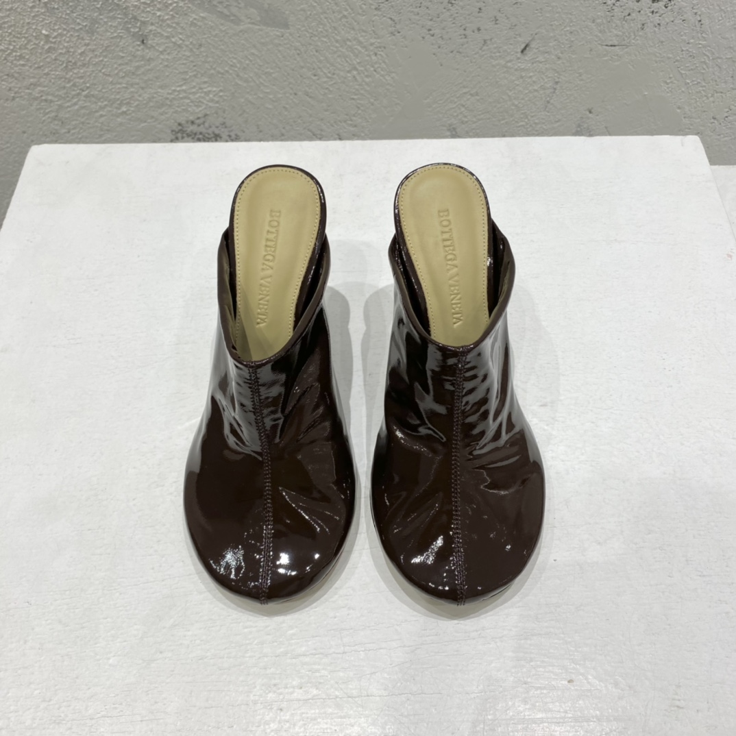 Falso
 Bottega Veneta Zapatos de tacón alto Colección de otoño