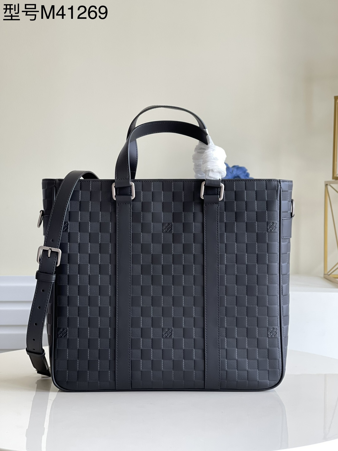 NO:397352,【Exclusive real photo N41269】This Tadao PM small handbag is made of Damier Infini leather and is the best bag for men to use in the city. It is soft and comfortable to let you feel the luxury all the time. Size 35 x 33 x 9 cm m.1050, LV [original leather], louis vuitton19860909【独家实拍N41269】这款 Tadao PM 小号手袋 以Damier Infini 皮革制作,是男士在城中使用的最佳袋款,柔软、舒适让您时刻感受到奢华气息.尺寸35 x 33 x 9 cm m.1050,LV【原厂皮】,louis vuitton,Bag