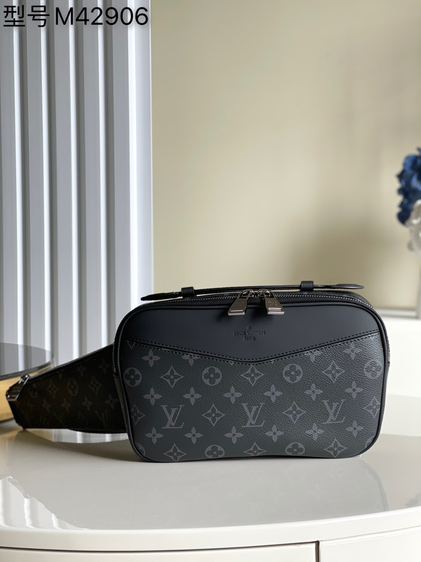 NO:397355,【Outstanding Home Photo M42906】Black Flower Upgraded Hardware Upgraded Fabric EXPLORER Waist Bag The unique oblique shoulder style makes this waist bag a companion for life in Chengdu. It uses a tough style, light and soft texture, and can be held by hand, cross-body, and properly stored personal belongings. 28.0 x 18.0 x 5.0 cm m.580, LV [original leather], louis vuitton19860909【独实家拍M42906】黑花 升级五金 升级面料 EXPLORER 腰包 独特的斜款挎式使此款腰包为成都市生活的理伴想侣.采用风格硬朗、质感轻而盈柔软的Monogram Eclipse帆布面料,可手持、可斜挎,妥善放存私人物品.28.0 x 18.0 x 5.0 cm m.580,LV【原厂皮】,louis vuitton,Bag