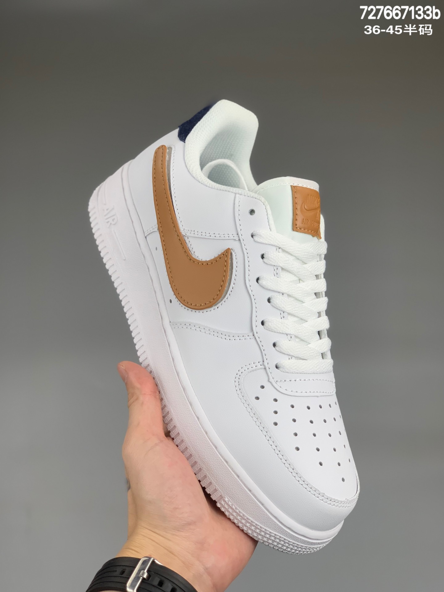  
耐克 Nike Air Force 1 ’07 LV8 蓝灰白拼接 空军一号低帮百搭休闲运动板鞋。柔软、弹性十足的缓震性能和出色的中底设计，横跨复古与现代的外型结合，造就出风靡全球三十多年的Force 1，直到今天还深受青睐。货号#CZ0337-400尺码：36-45（半码）编码：727667133b