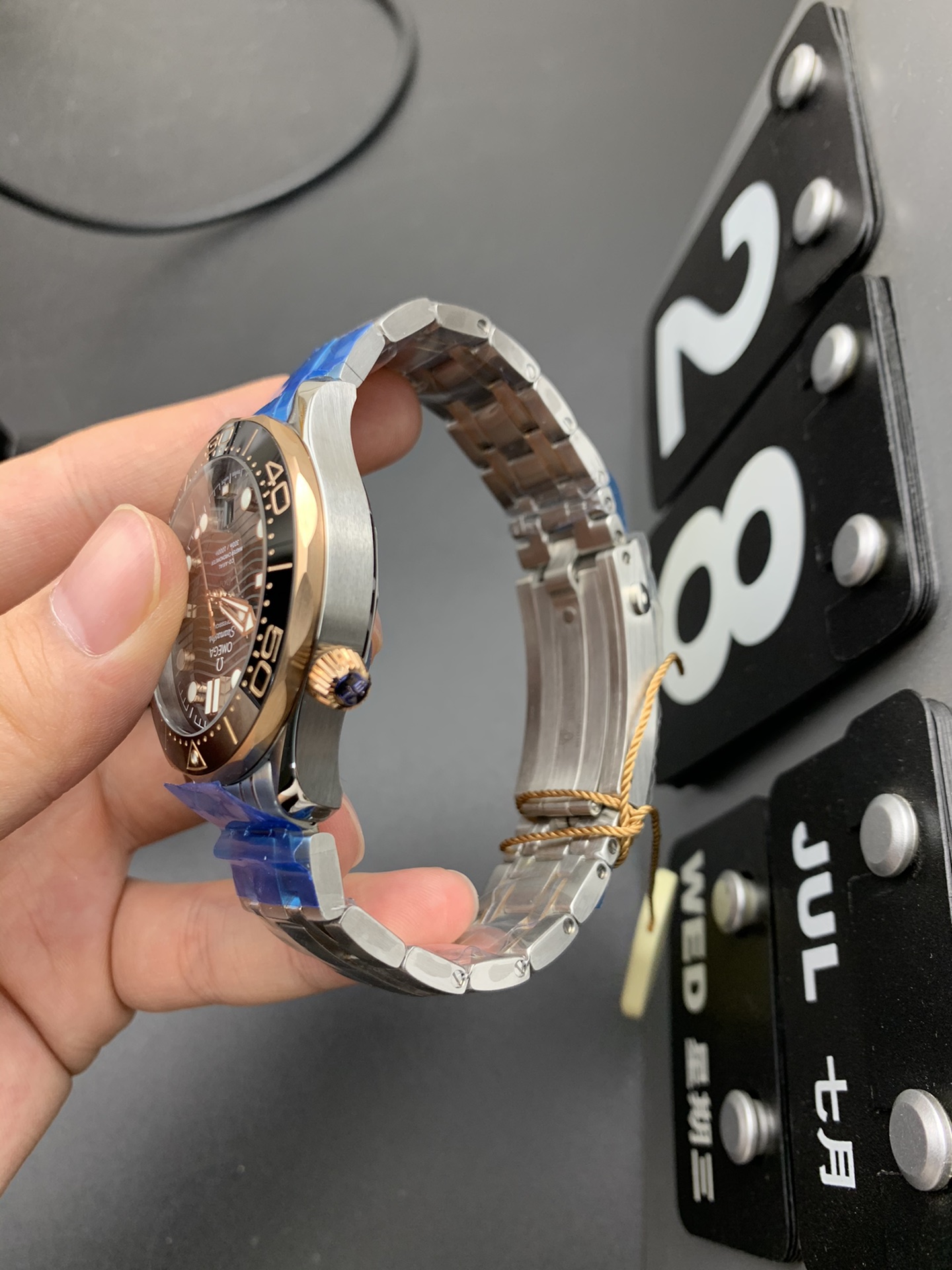 Omega 间金黑海马
