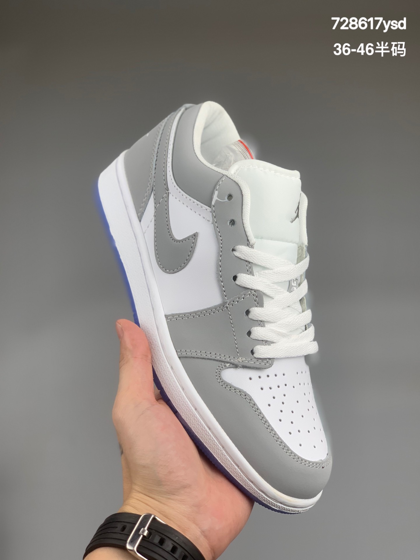 
性价比版本 Air Jordan 1 Low AJ1乔1低帮文化篮球鞋
货号：DC0774 
尺码：36 36.5 37.5 38 38.5 39 40 40.5 41 42 42.5 43 44 45 46
编码:728617ysd