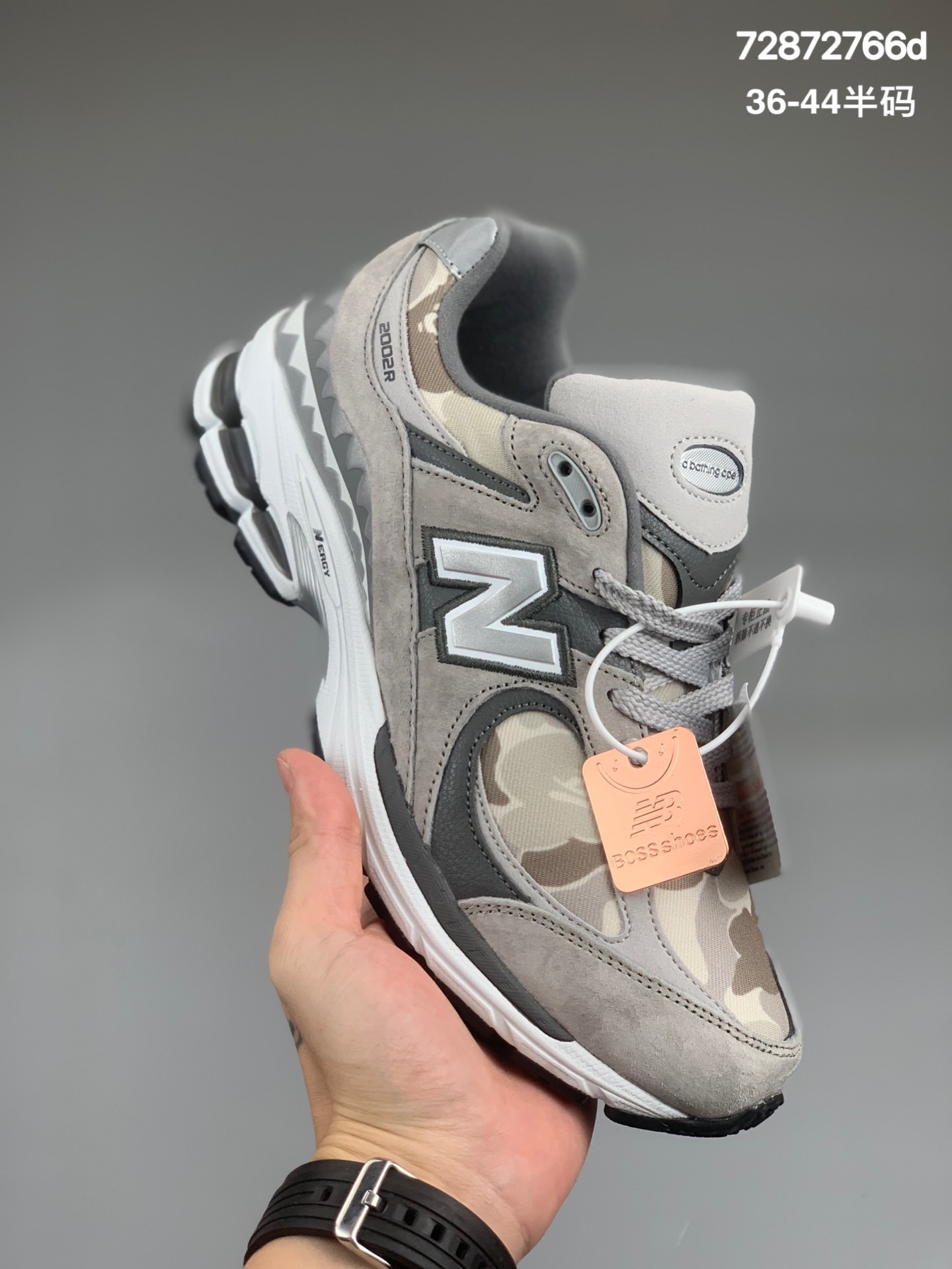 
公司级原装原盒真标范思哲设计师亲自操刀 Ape x NB新百伦New Balance ML2002 系列复古老爹风休闲运动慢跑鞋 迷彩猿人货号：M2002RBG采用长绒腐烂麂皮拼接透气网眼织物鞋面 后跟搭载外露缓震胶
尺码:36 37 37.5 38 38.5 39 40 40.5 41.5 42 42.5 43 44 
编码:72872766d