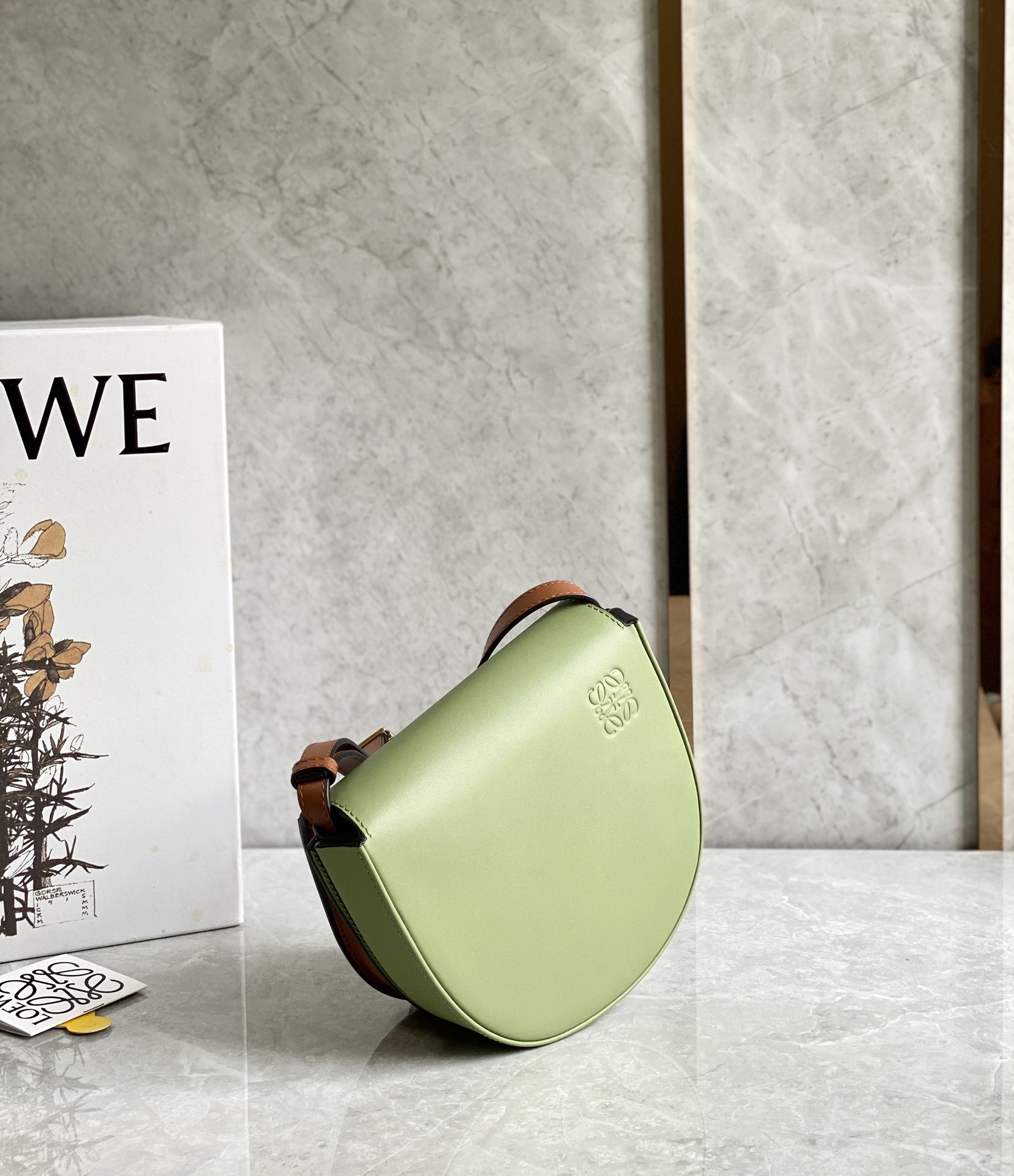 LOEWE罗意威 Heel duo系列单肩包 0508牛油果绿/棕