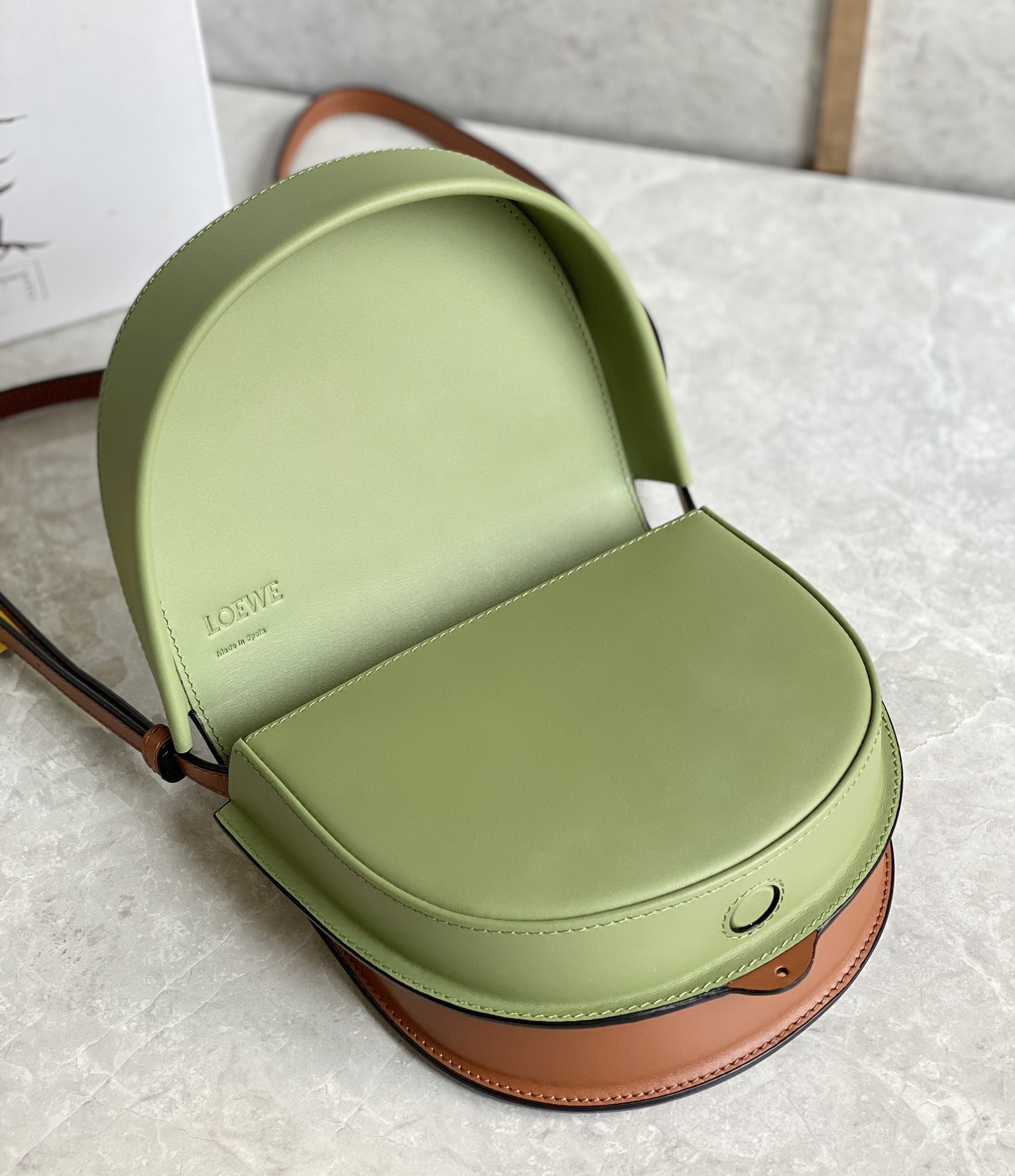 LOEWE罗意威 Heel duo系列单肩包 0508牛油果绿/棕