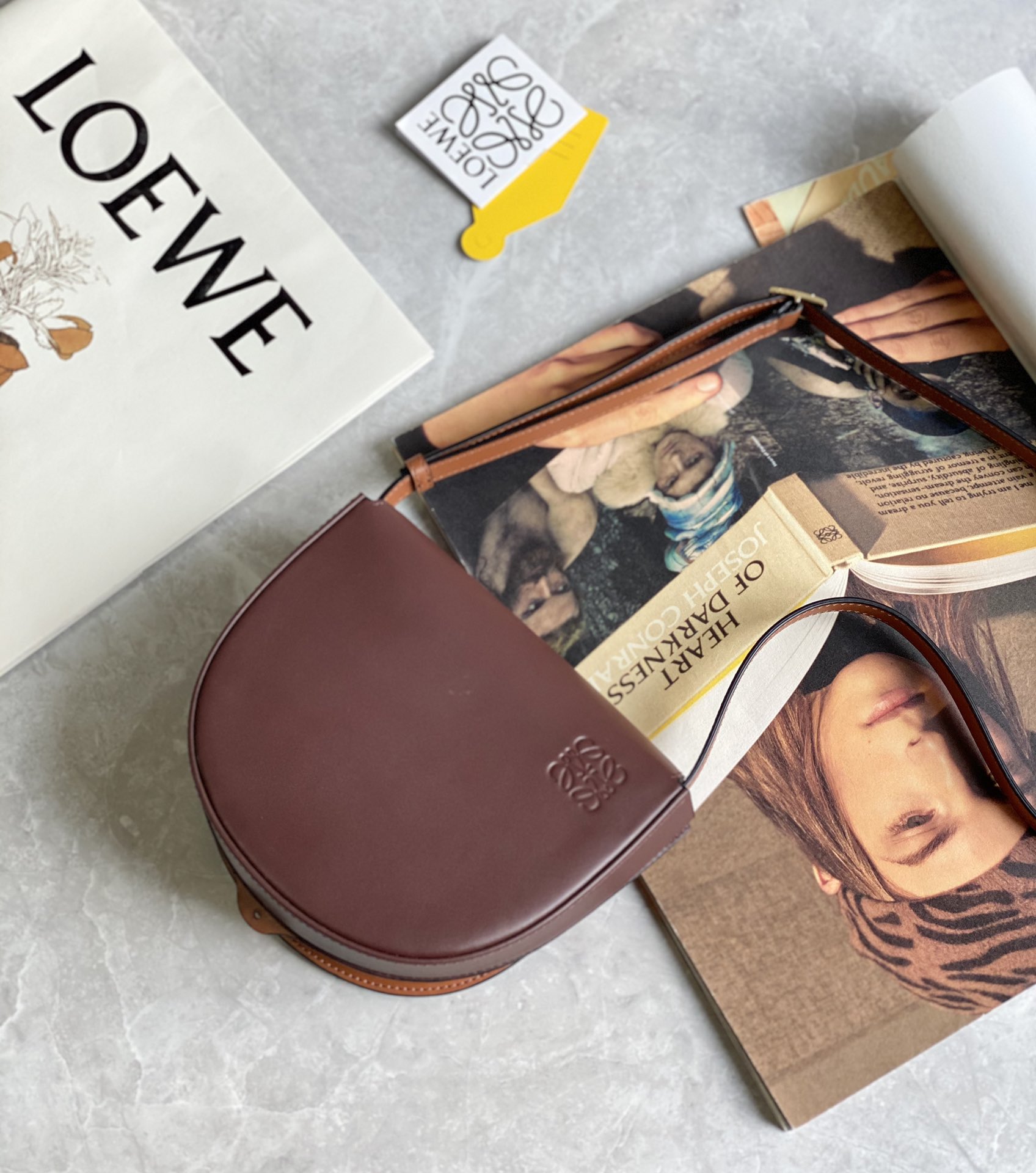 LOEWE罗意威 Heel duo系列单肩包 0508酒红/棕